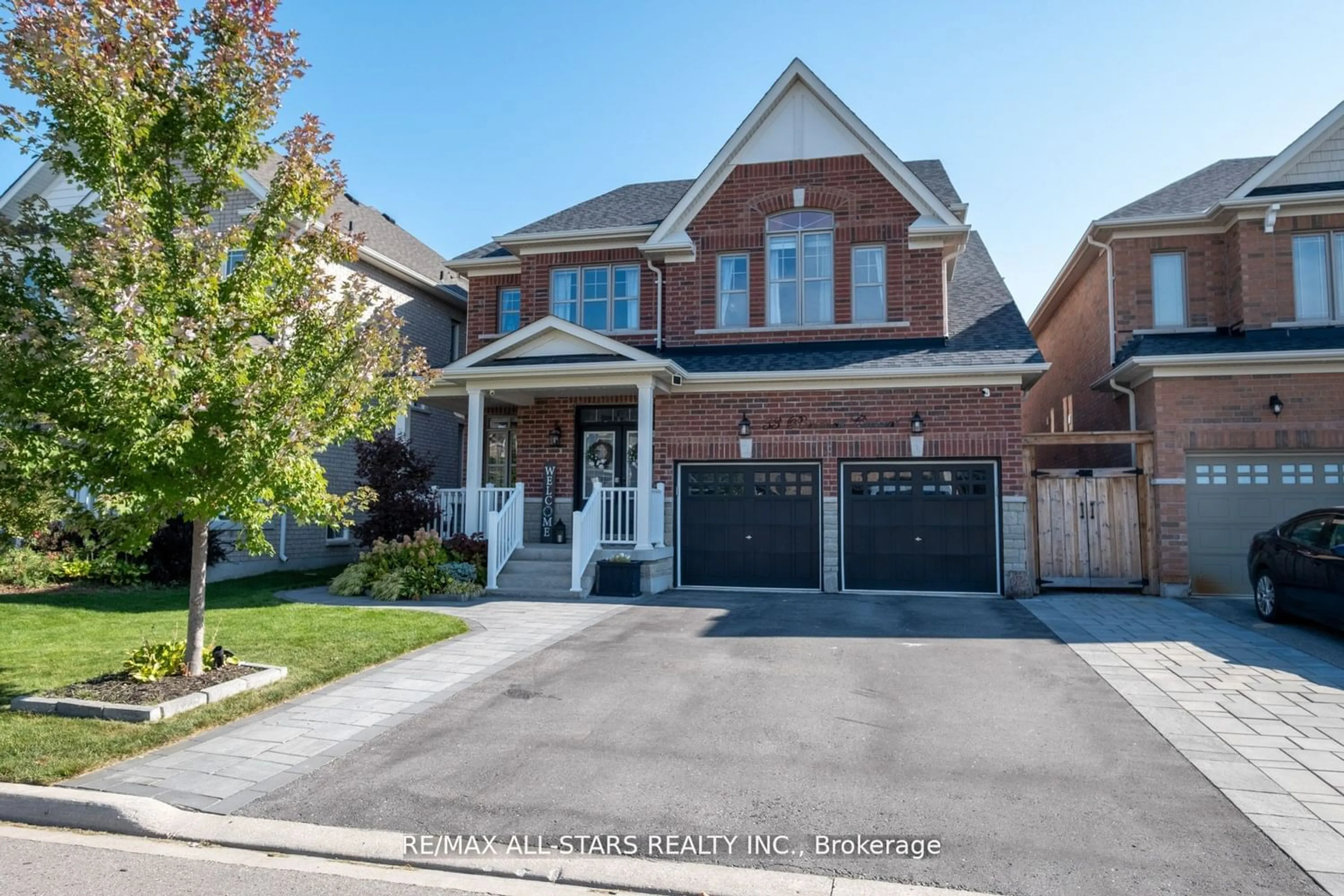 Home with brick exterior material for 33 Romanelli Cres, Bradford West Gwillimbury Ontario L3Z 0X7