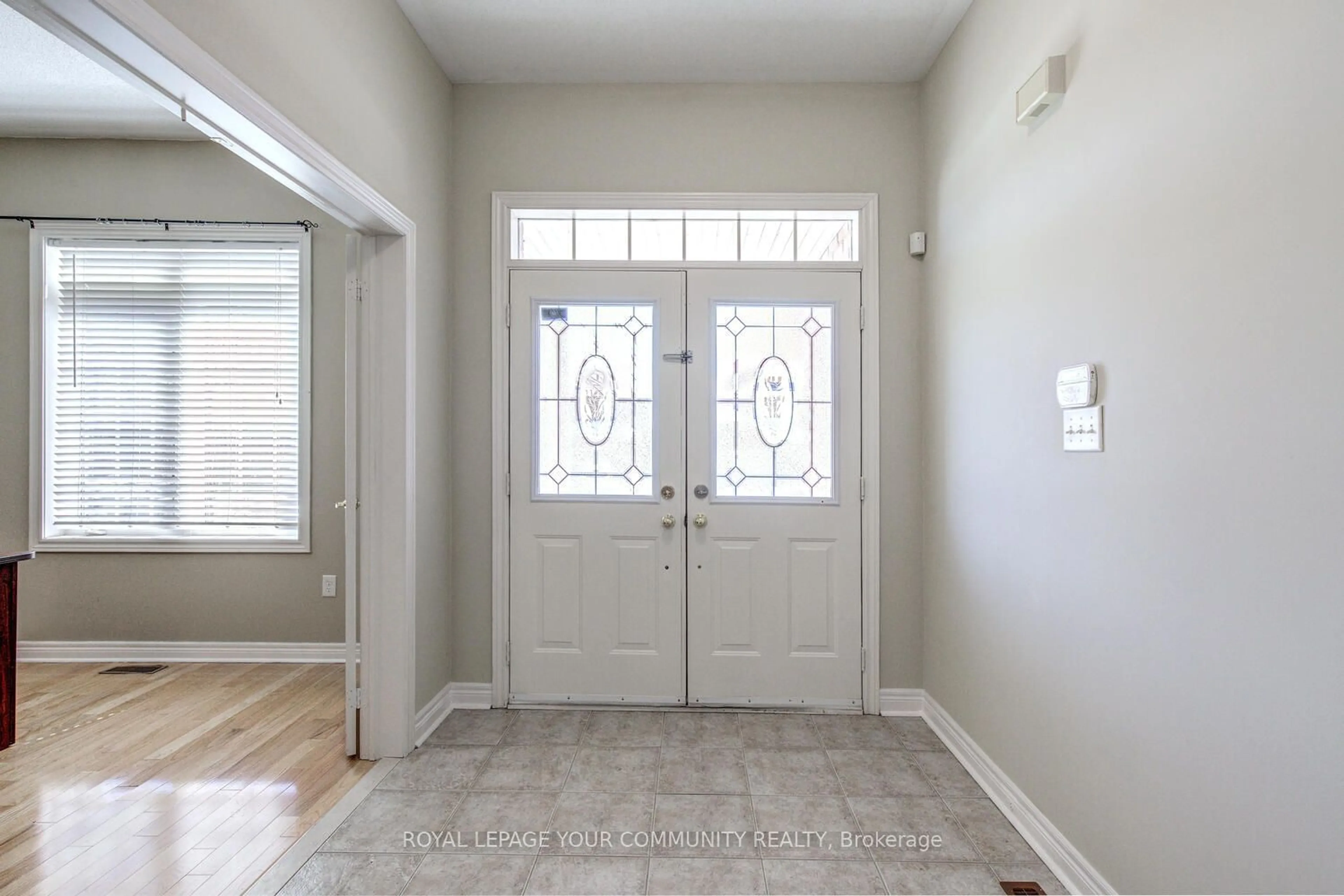 Indoor entryway for 20 Wolf Trail Cres, Richmond Hill Ontario L4E 4K1