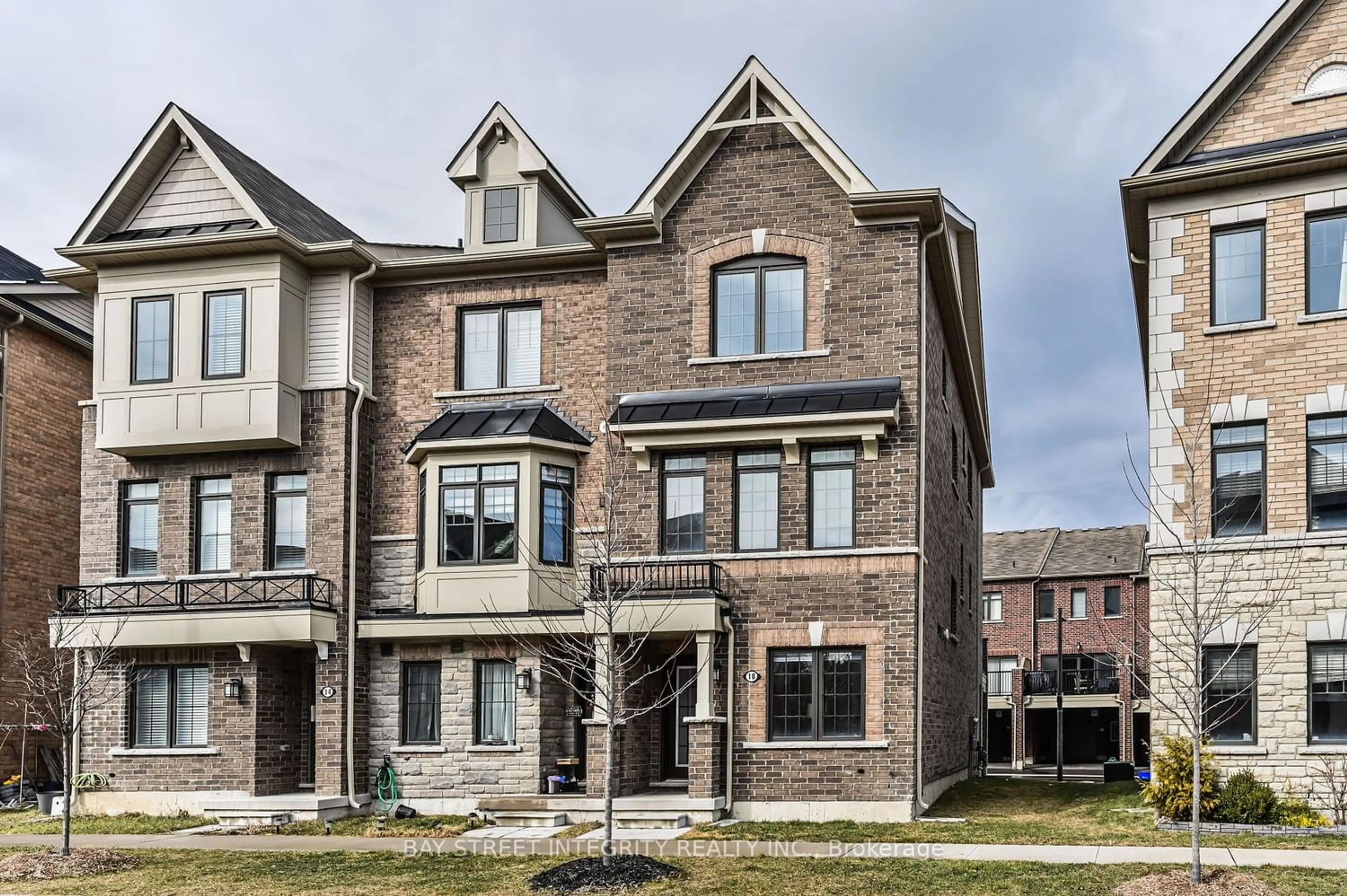 A pic from exterior of the house or condo for 18 Delft Dr, Markham Ontario L6C 0Z1