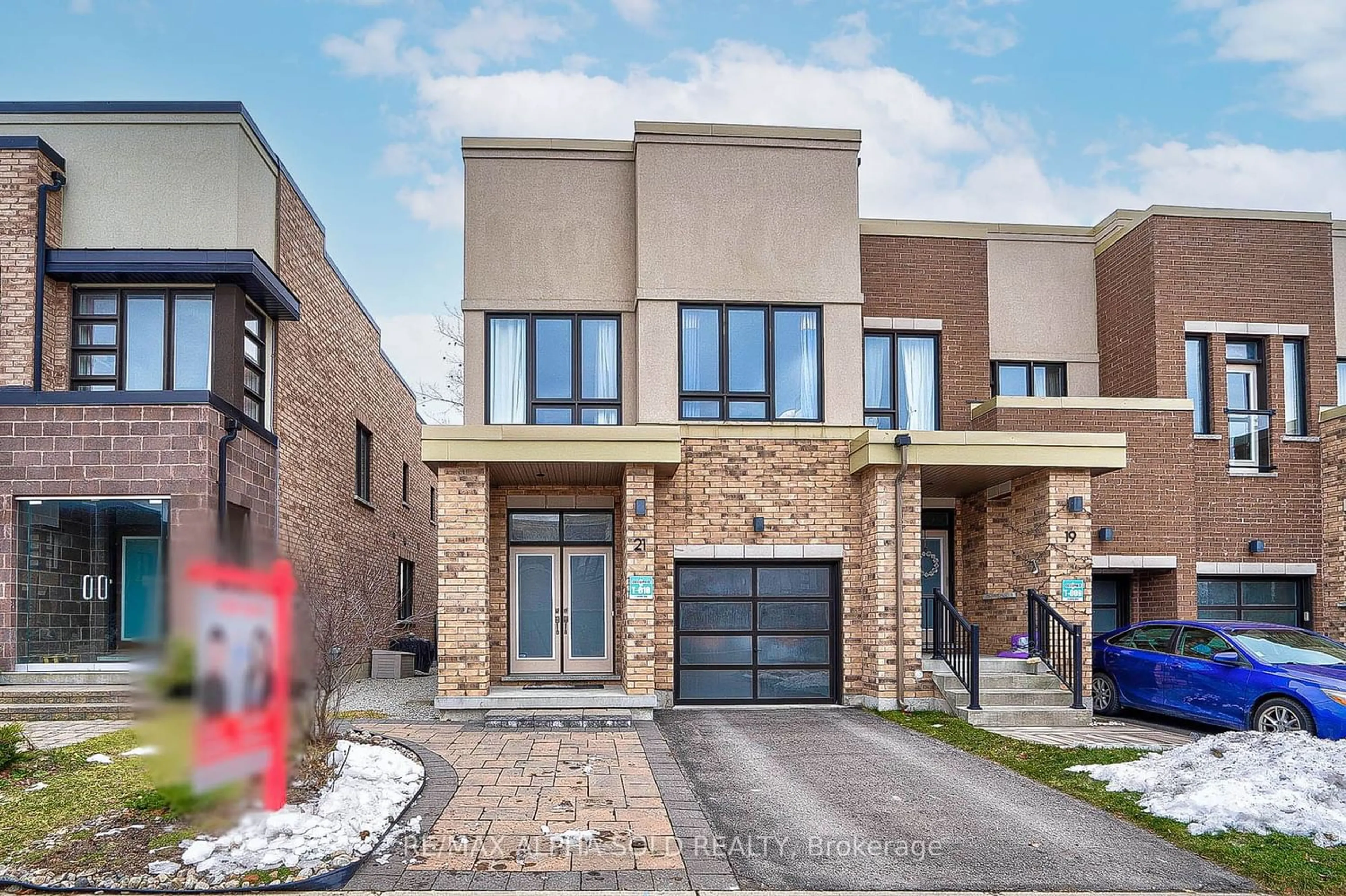 Home with brick exterior material for 21 Dariole Dr, Richmond Hill Ontario L4E 0Z2