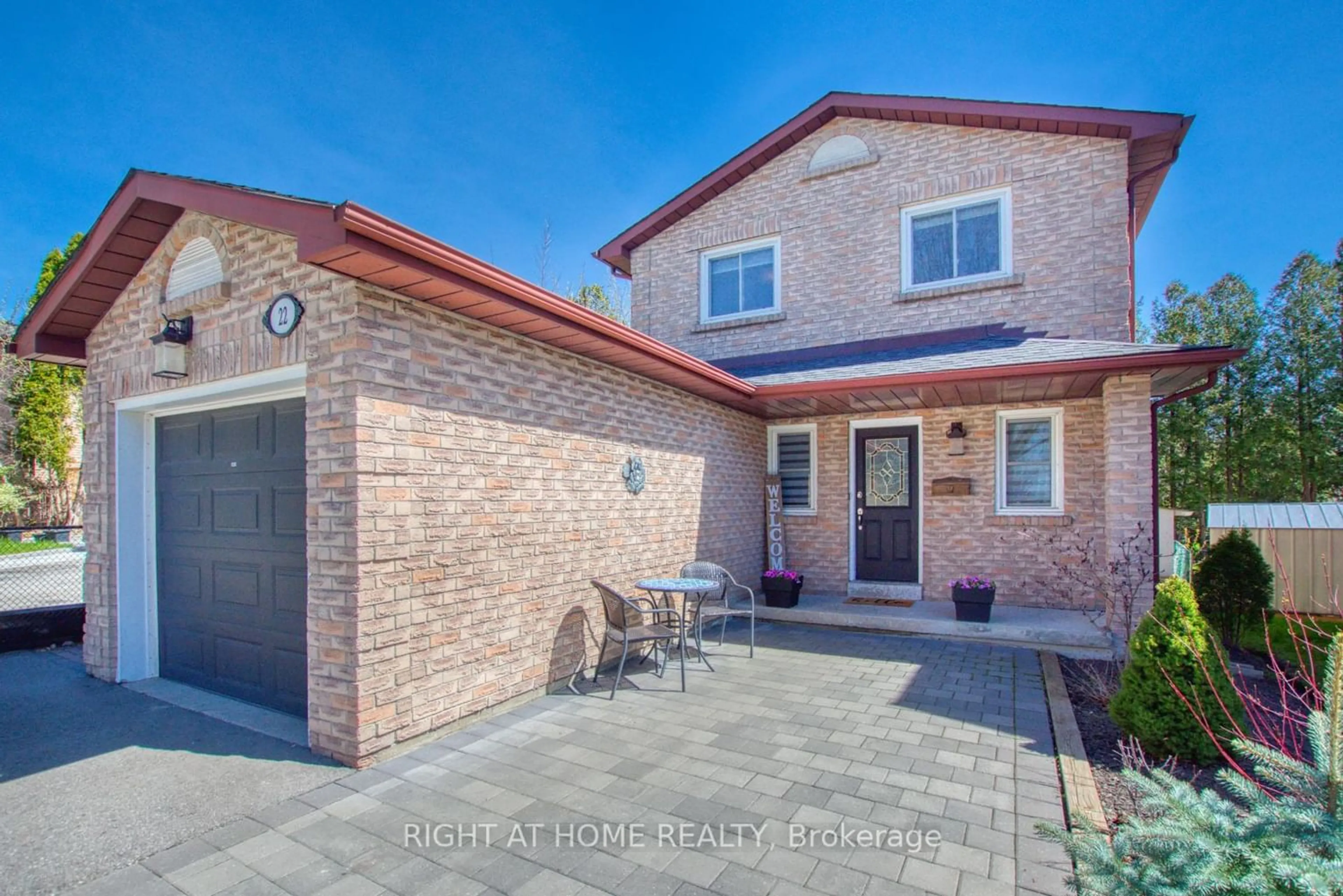 Home with brick exterior material for 22 Valhalla Crt, Aurora Ontario L4G 5W3