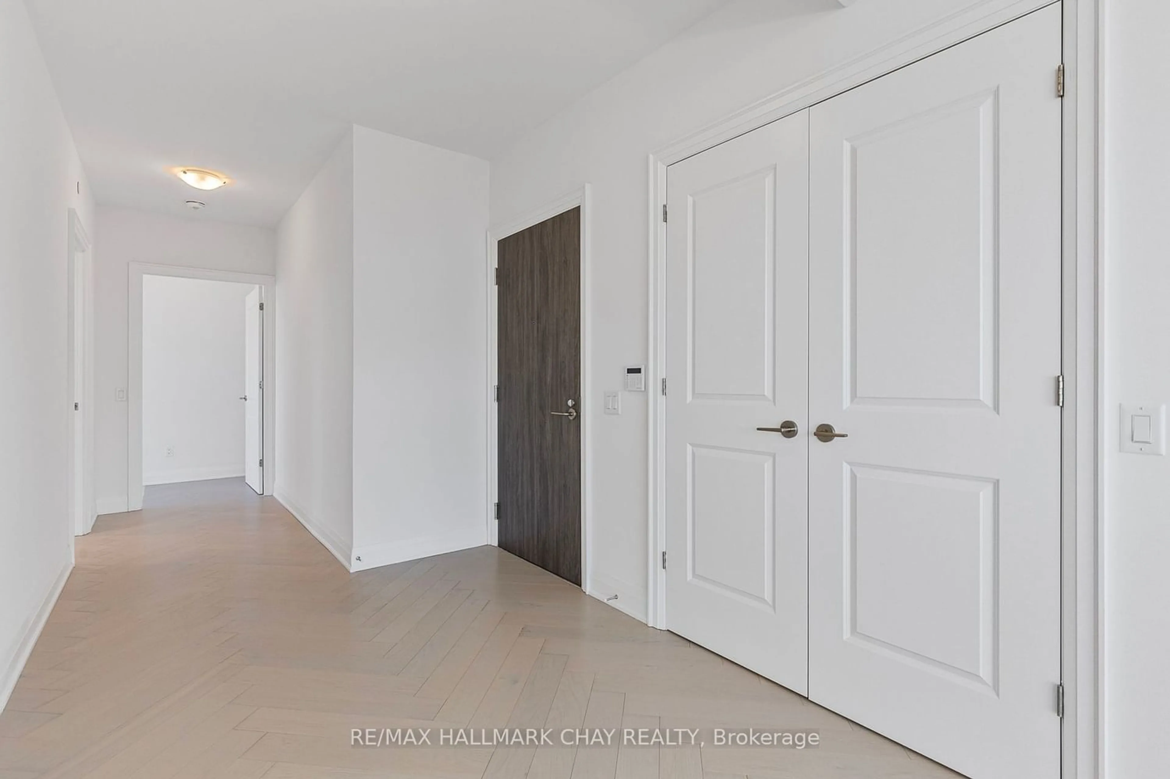 Indoor entryway for 10 Gatineau Dr #305W, Vaughan Ontario L4J 0L3