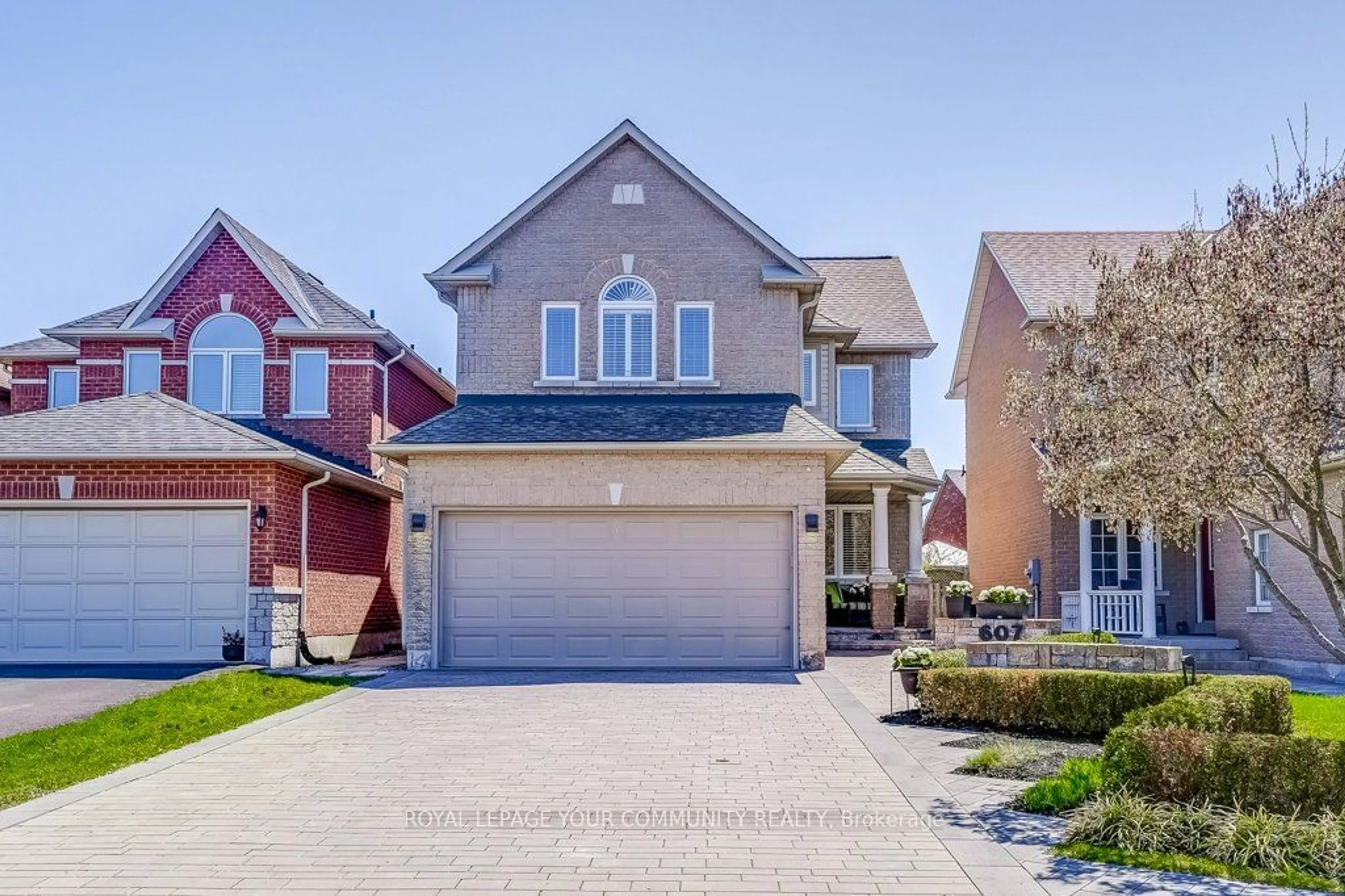 Frontside or backside of a home for 607 Heddle Cres, Newmarket Ontario L3X 2J5
