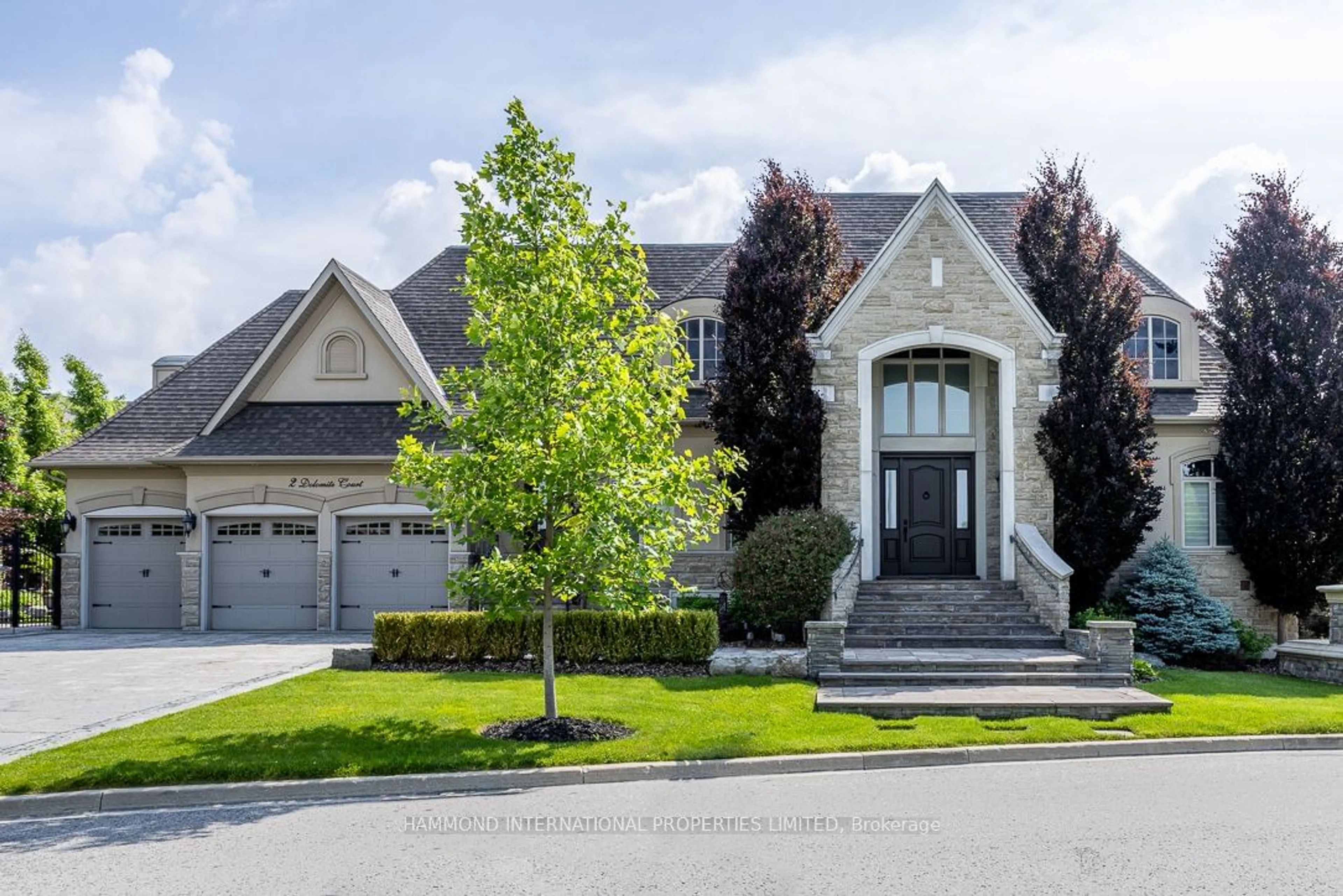 Frontside or backside of a home for 2 Dolomite Crt, Vaughan Ontario L4H 3J6