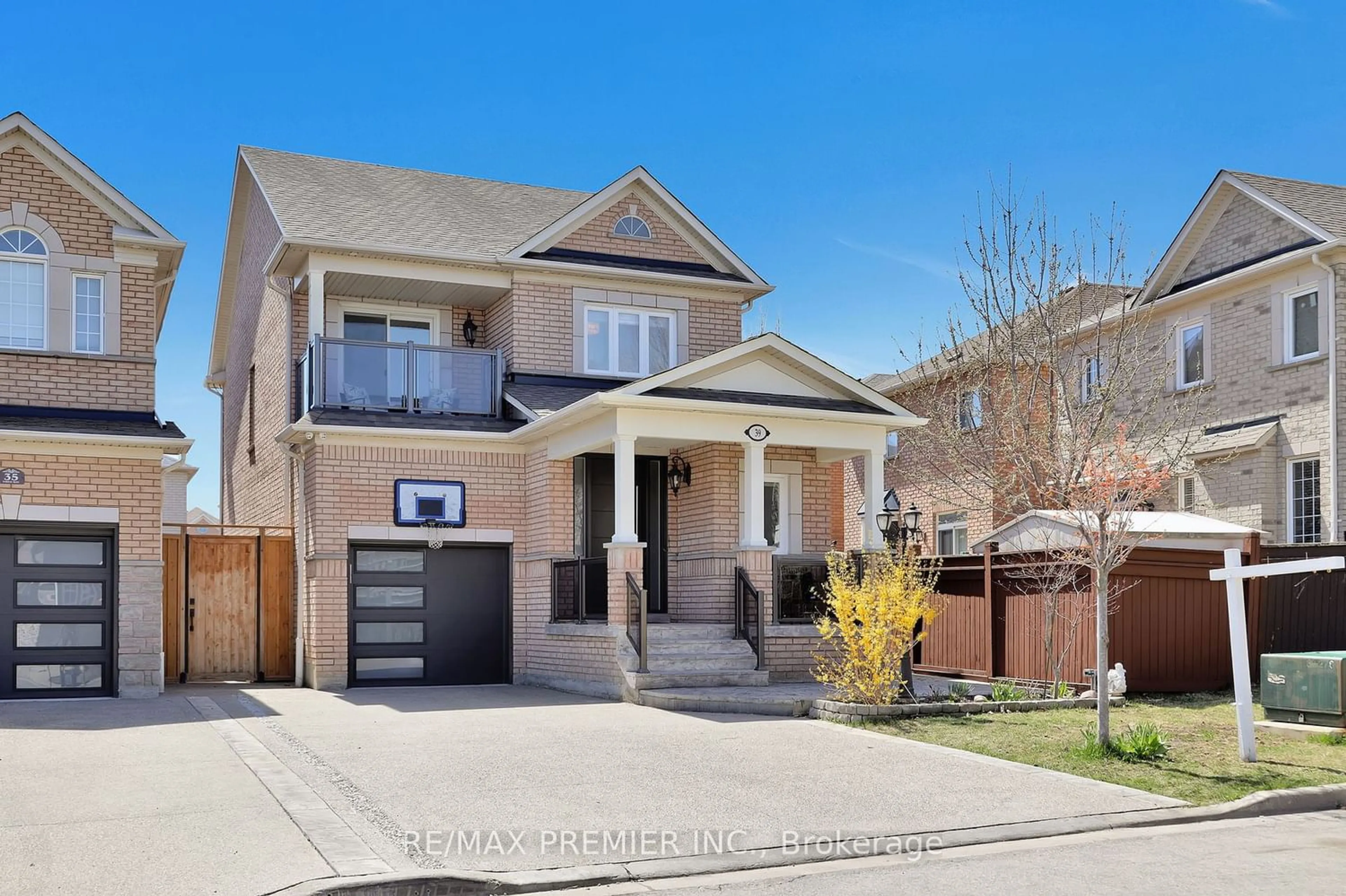 Frontside or backside of a home for 39 Vireo Way, Vaughan Ontario L4H 2T7