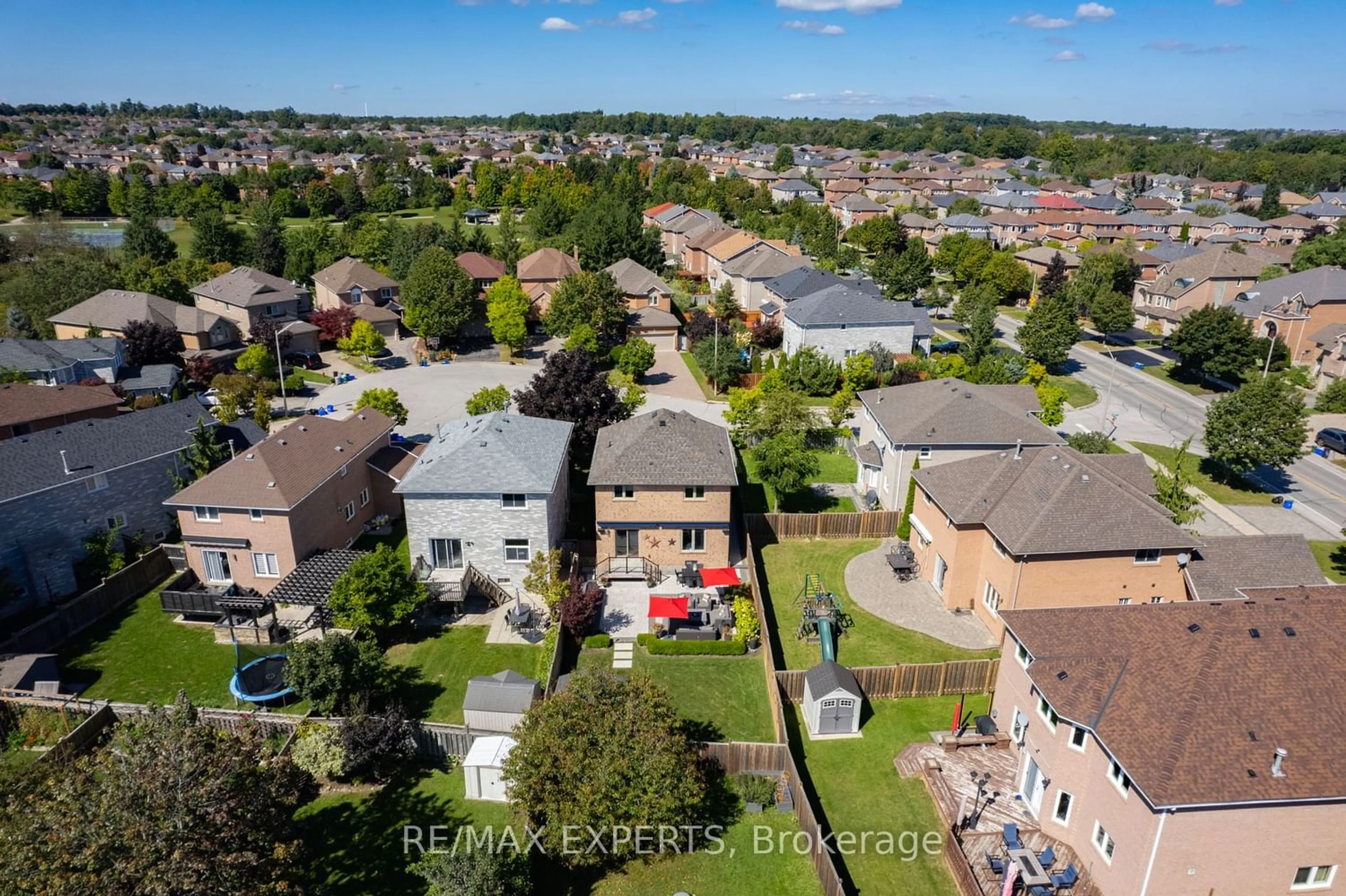 A pic from exterior of the house or condo for 24 Taos Crt, Richmond Hill Ontario L4C 0G5