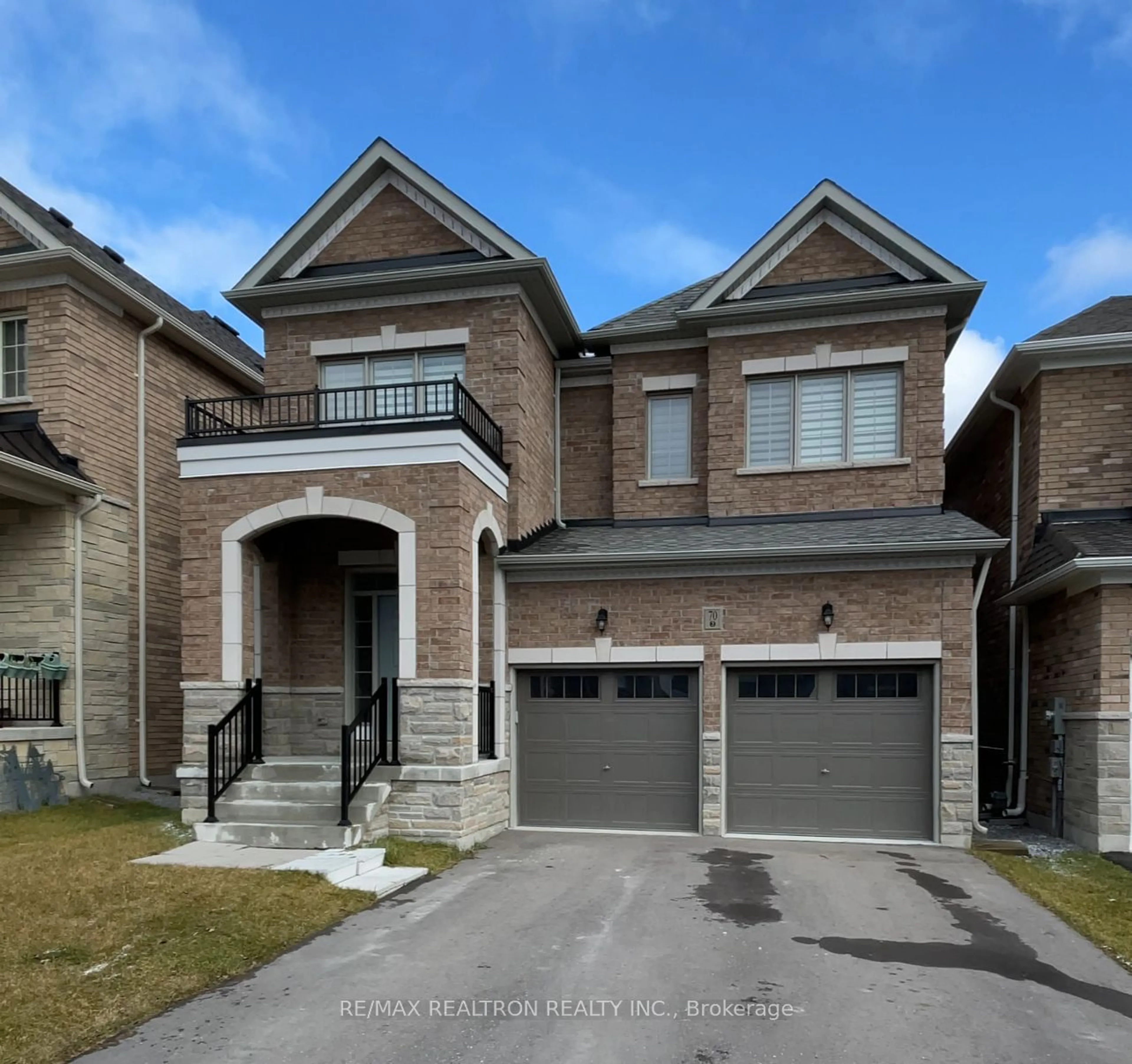 Home with brick exterior material for 70 Walter Tunny Cres, East Gwillimbury Ontario L9N 0M6
