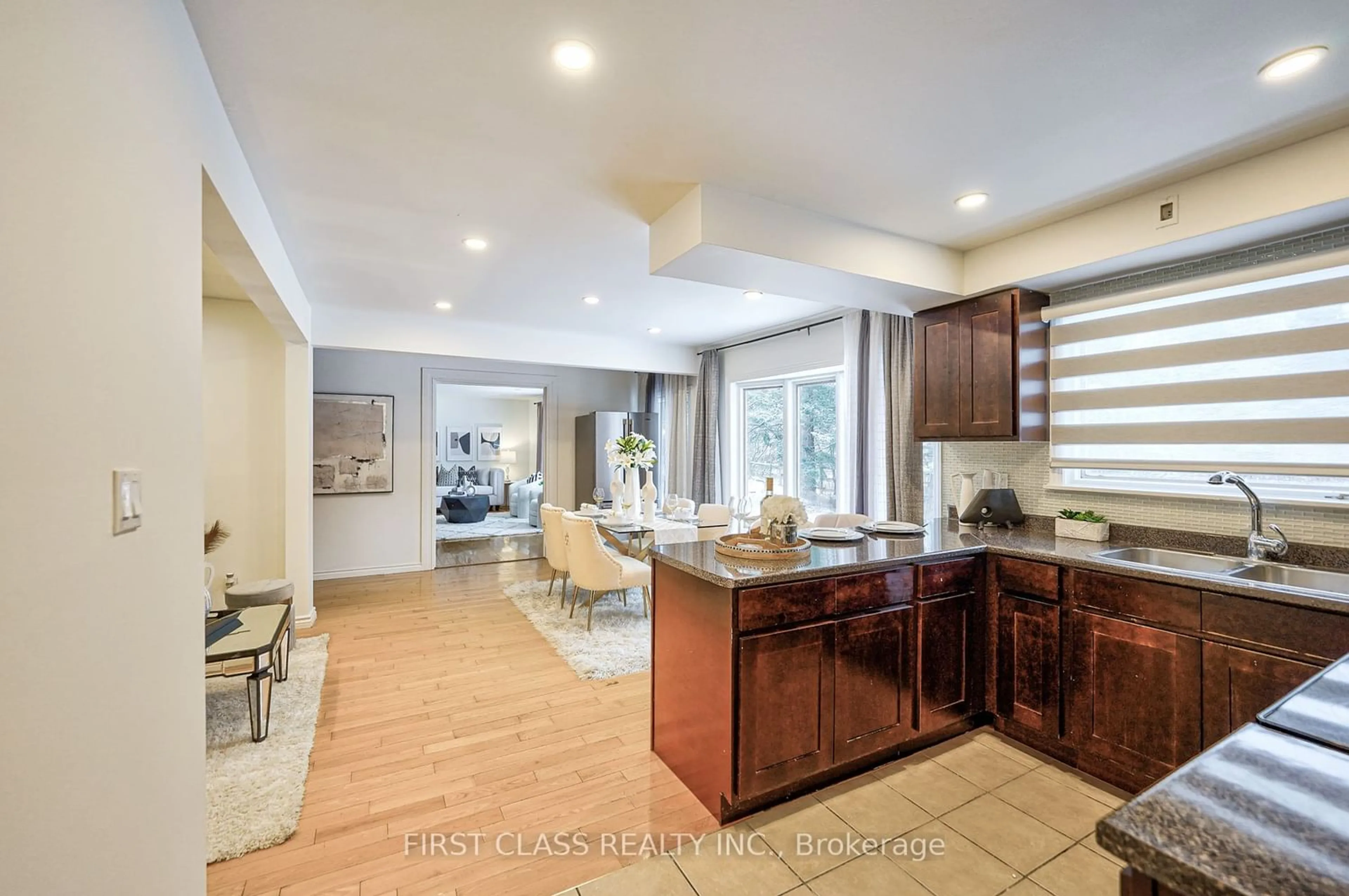 Contemporary kitchen for 3052 Aurora Rd, Whitchurch-Stouffville Ontario L3Y 4W1