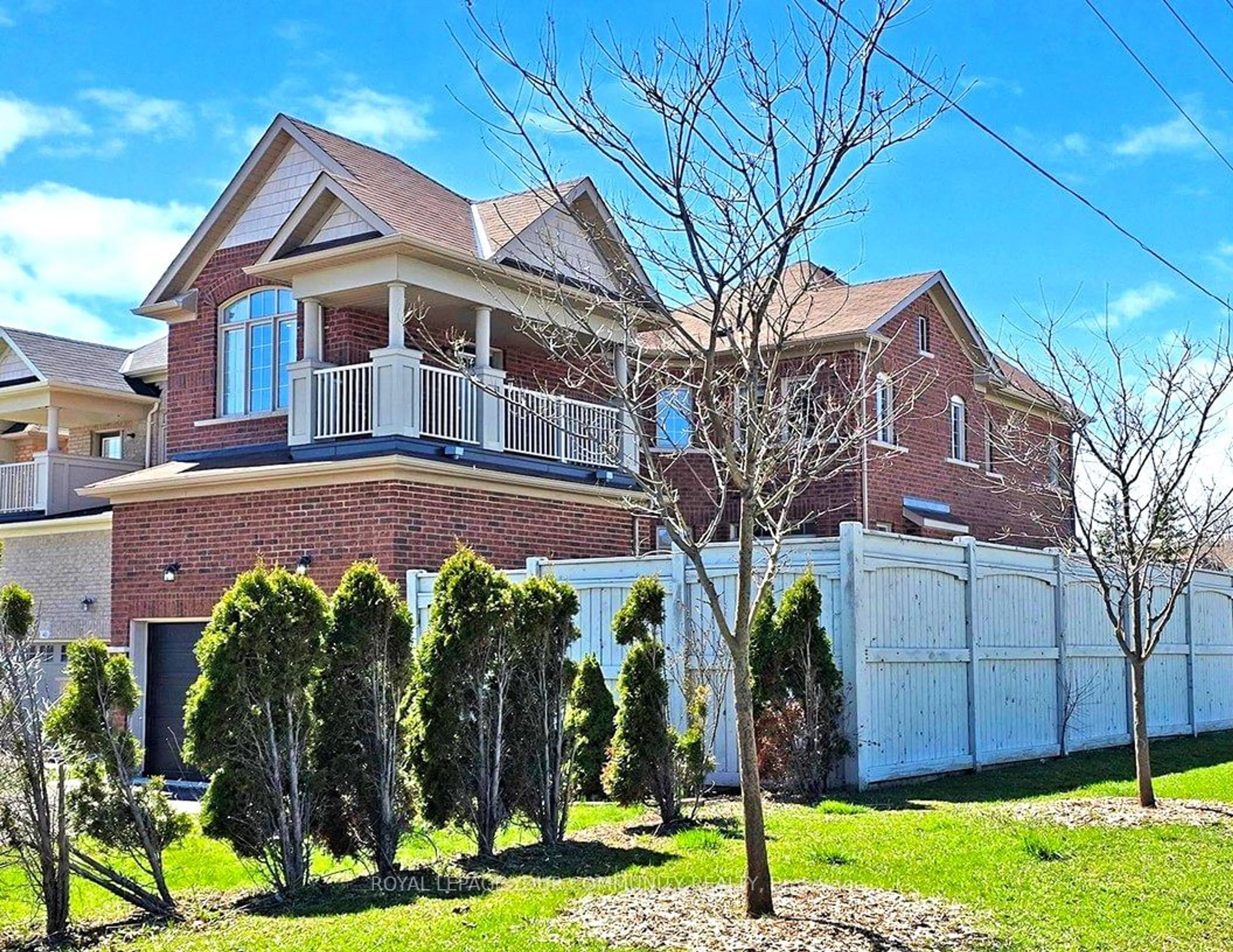 A pic from exterior of the house or condo for 42 Jocada Crt, Richmond Hill Ontario L4E 0Z5