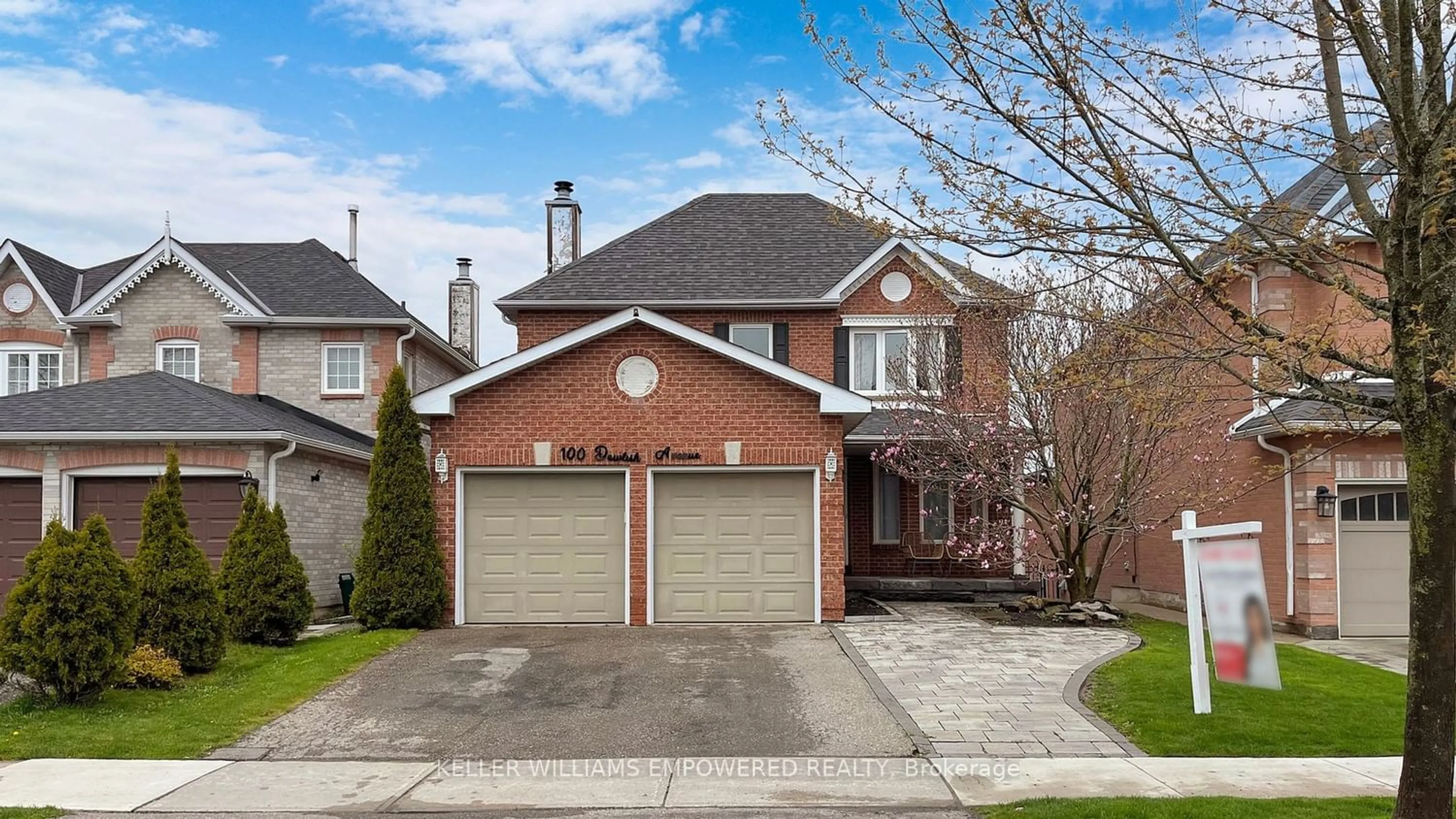Frontside or backside of a home for 100 Dawlish Ave, Aurora Ontario L4G 6R4