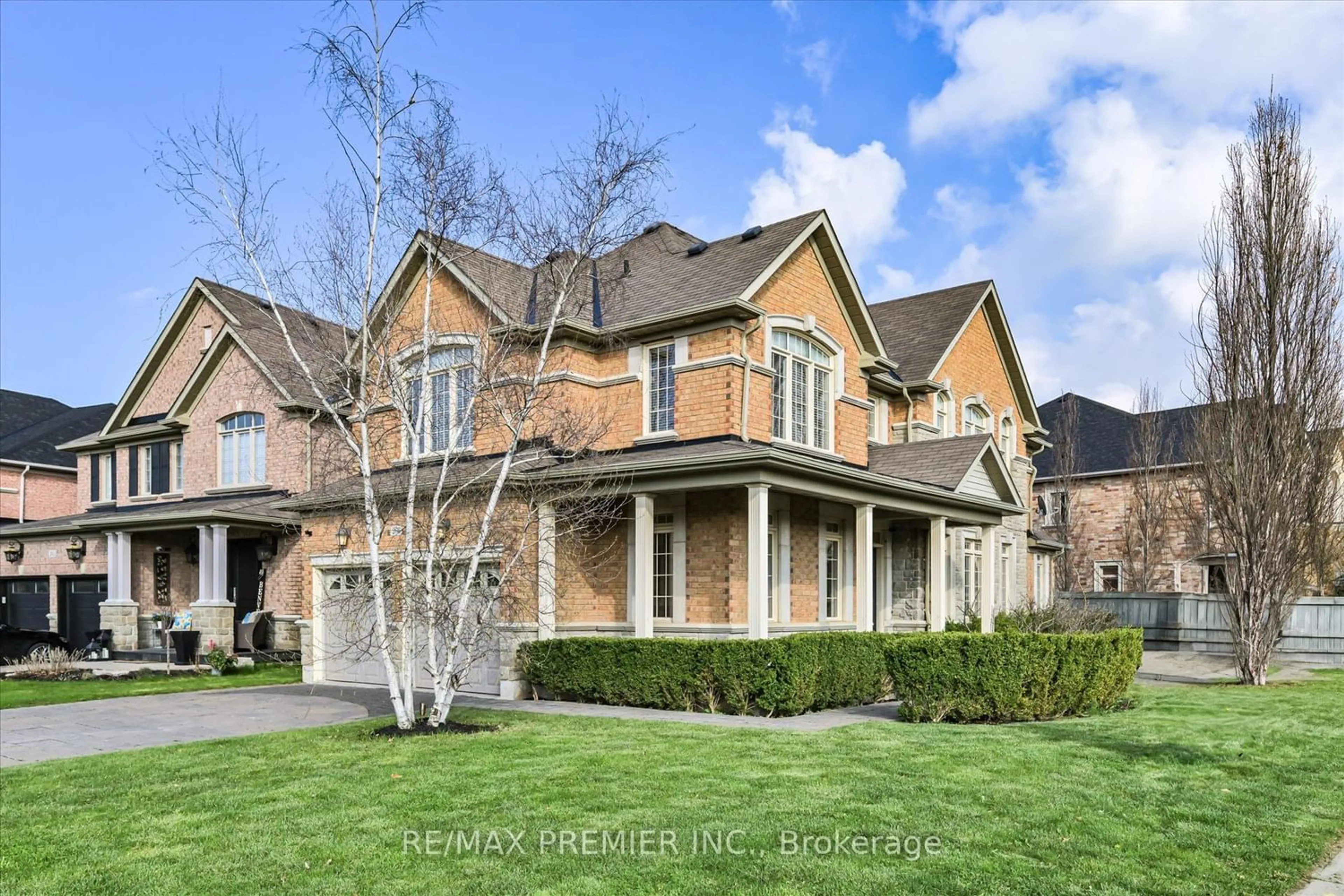 Frontside or backside of a home for 266 Rivermill Cres, Vaughan Ontario L6A 0G8
