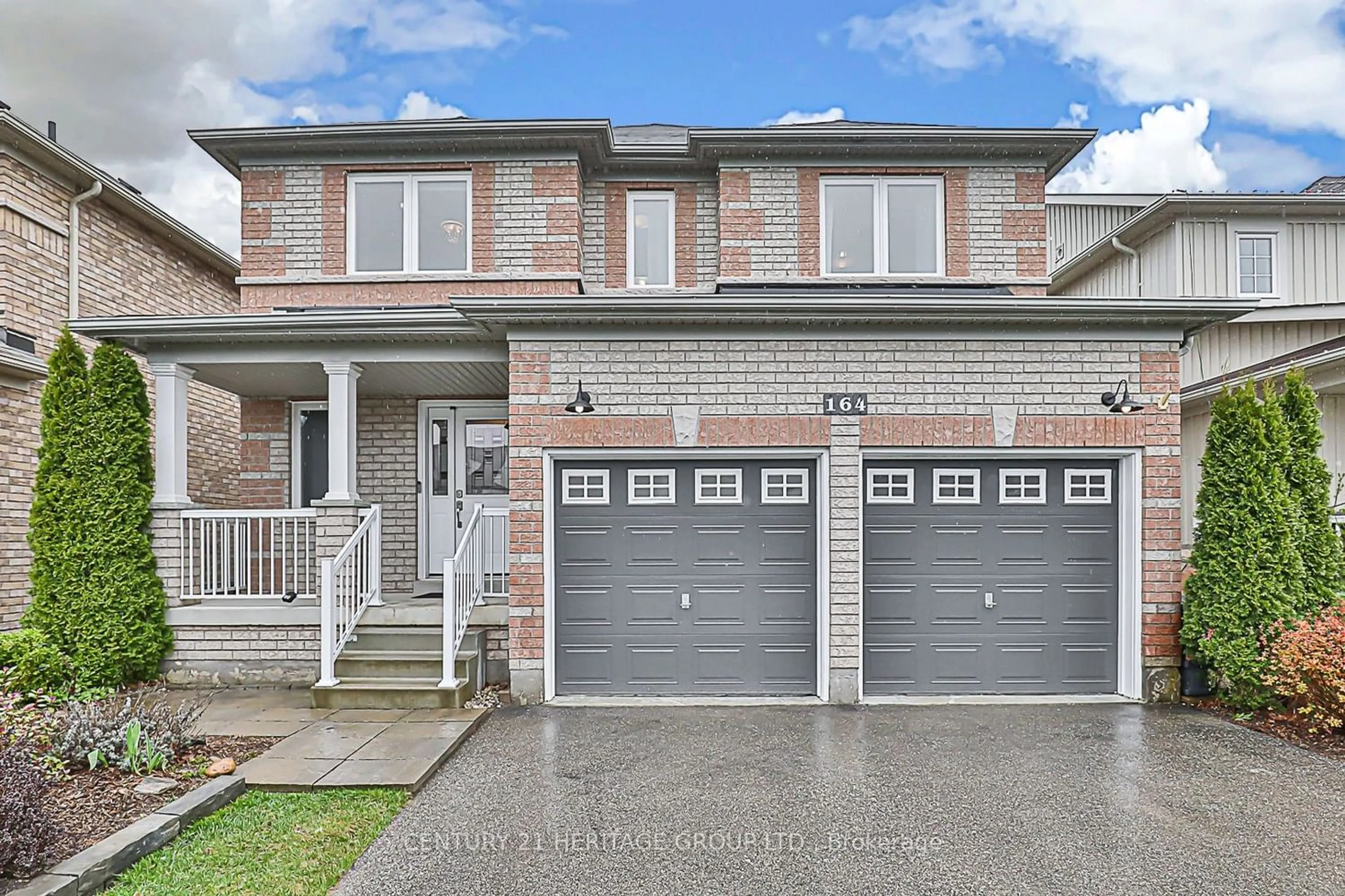 A pic from exterior of the house or condo for 164 Donald Stewart Cres, East Gwillimbury Ontario L0G 1M0