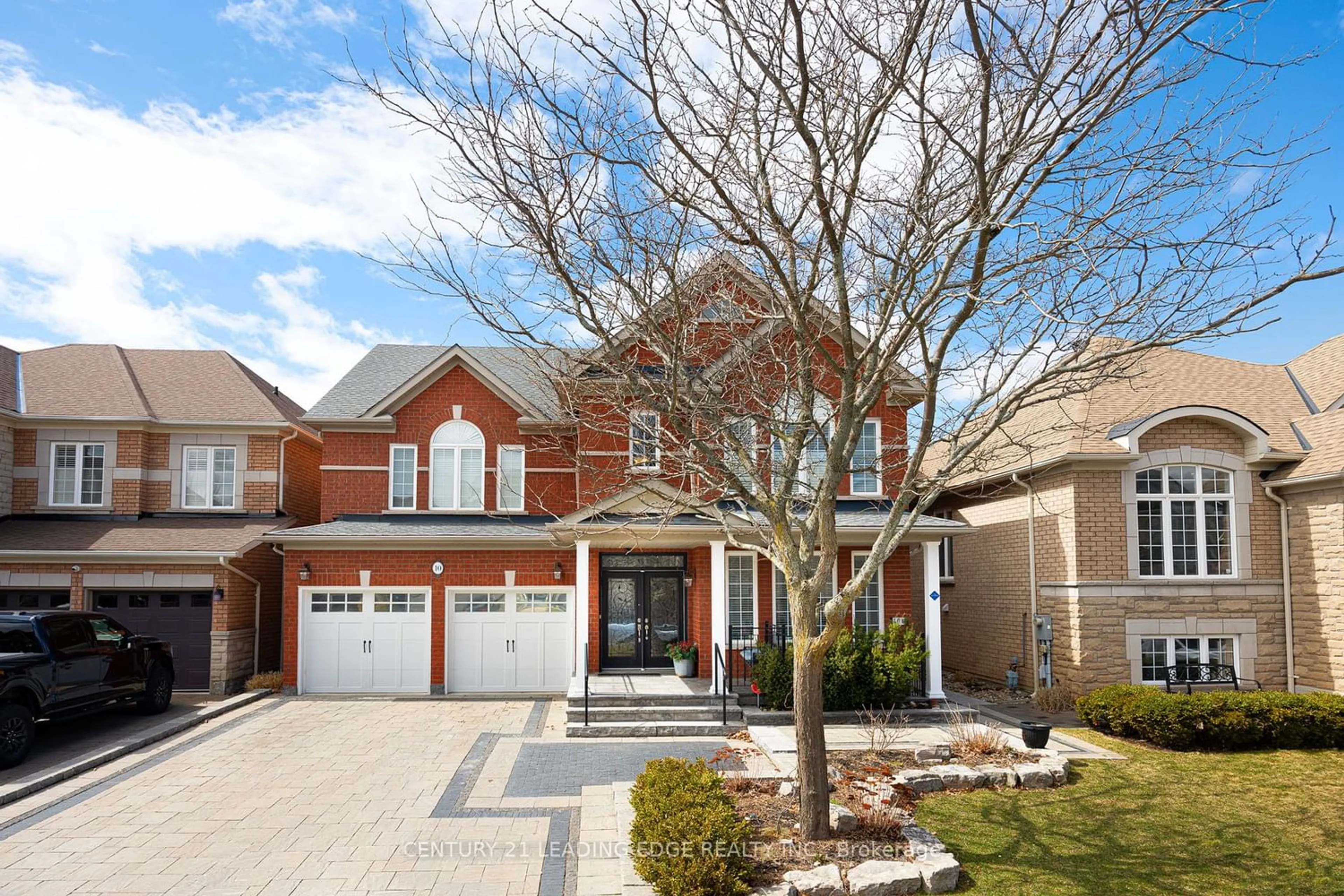 Home with brick exterior material for 10 Morland Cres, Aurora Ontario L4G 7Z2