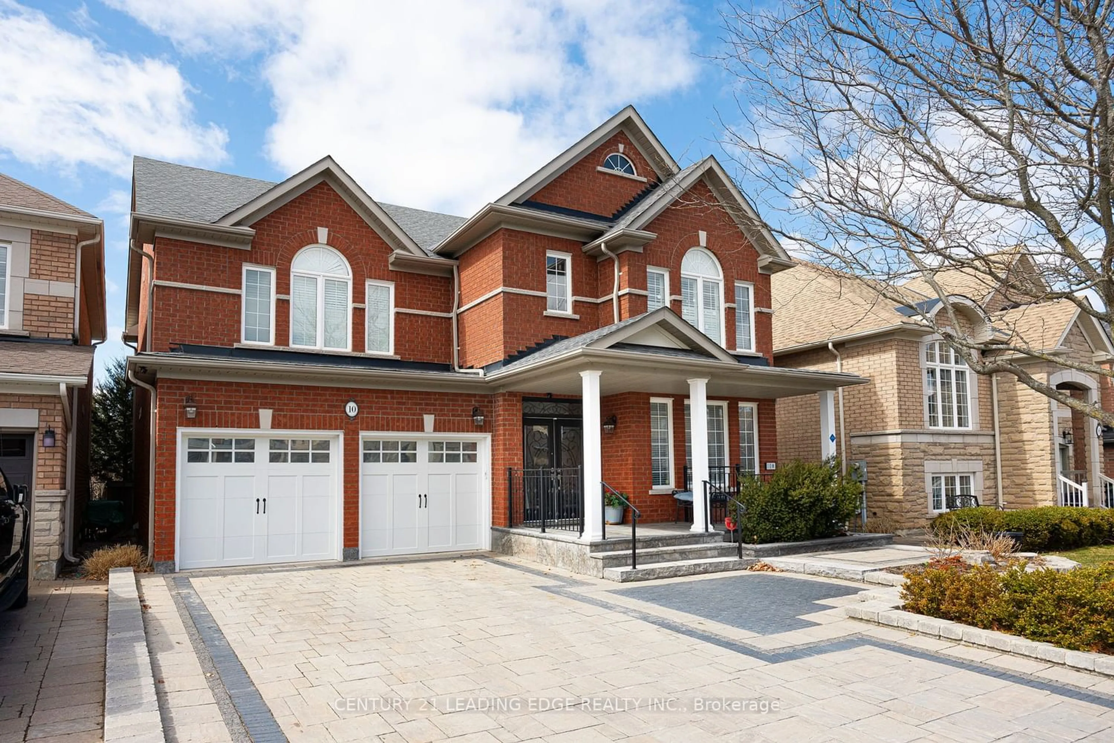 Home with brick exterior material for 10 Morland Cres, Aurora Ontario L4G 7Z2