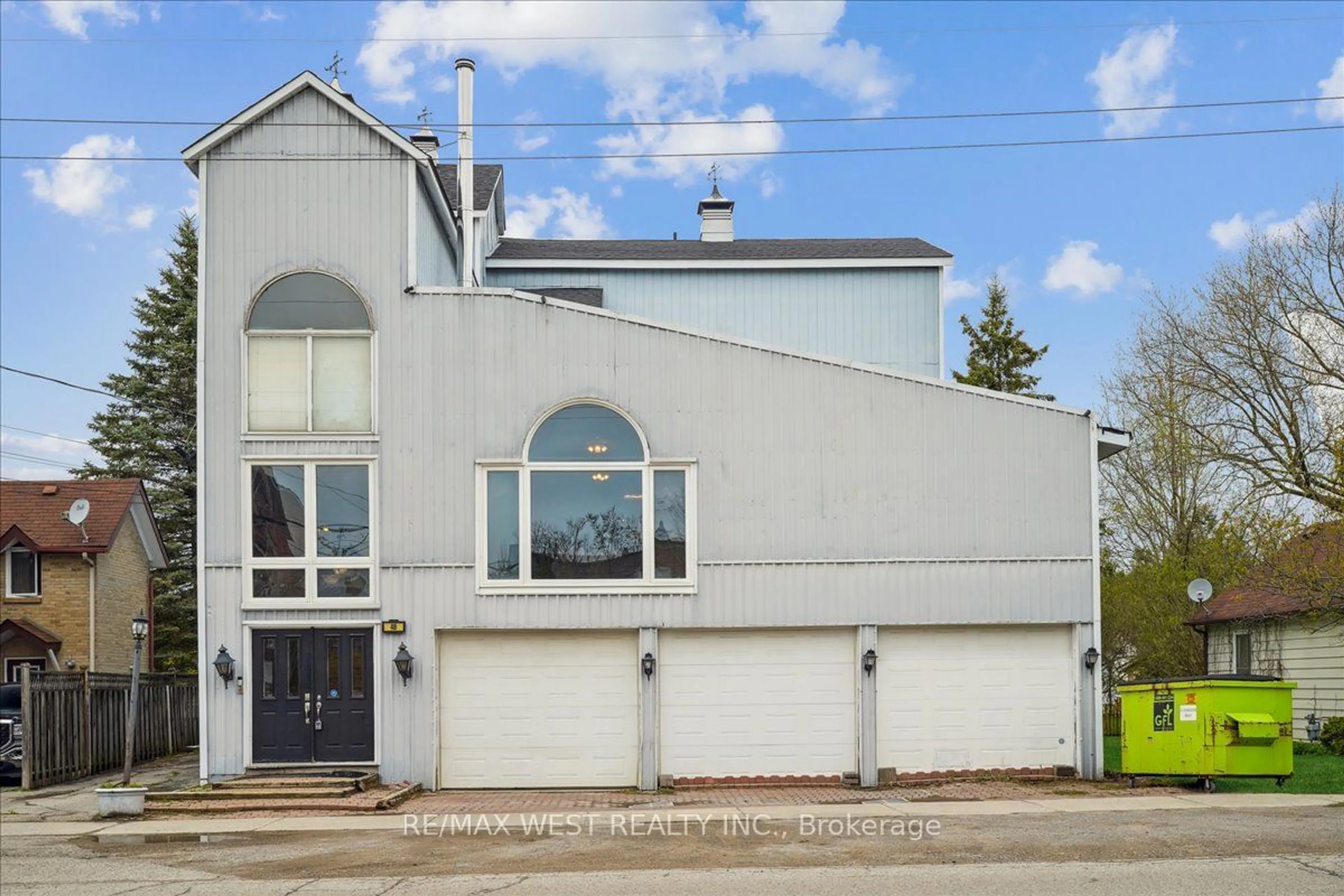 Frontside or backside of a home for 48 Main St, East Gwillimbury Ontario L0G 1M0