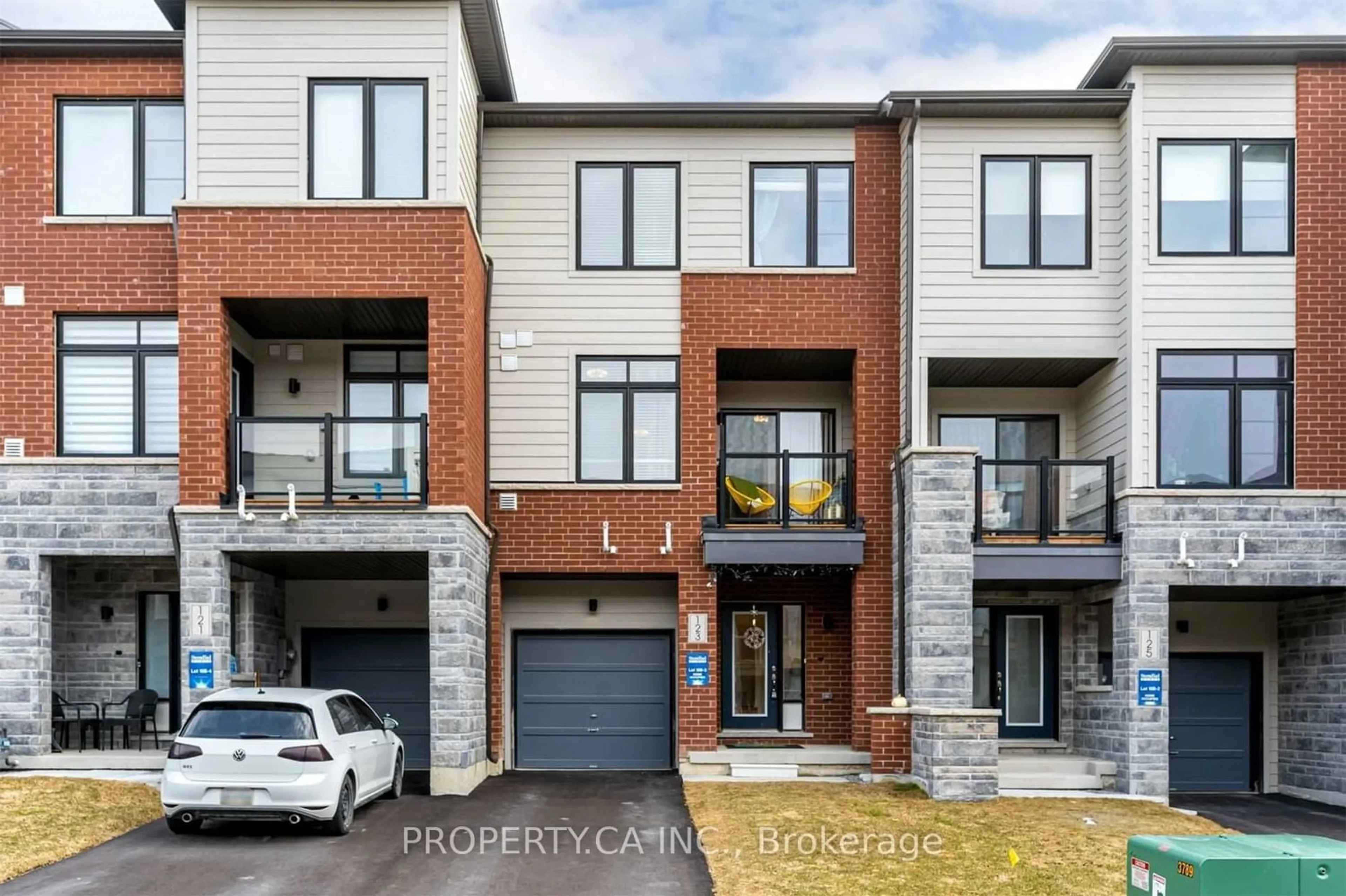 A pic from exterior of the house or condo for 123 Bravo Lane, Newmarket Ontario L3X 0L2