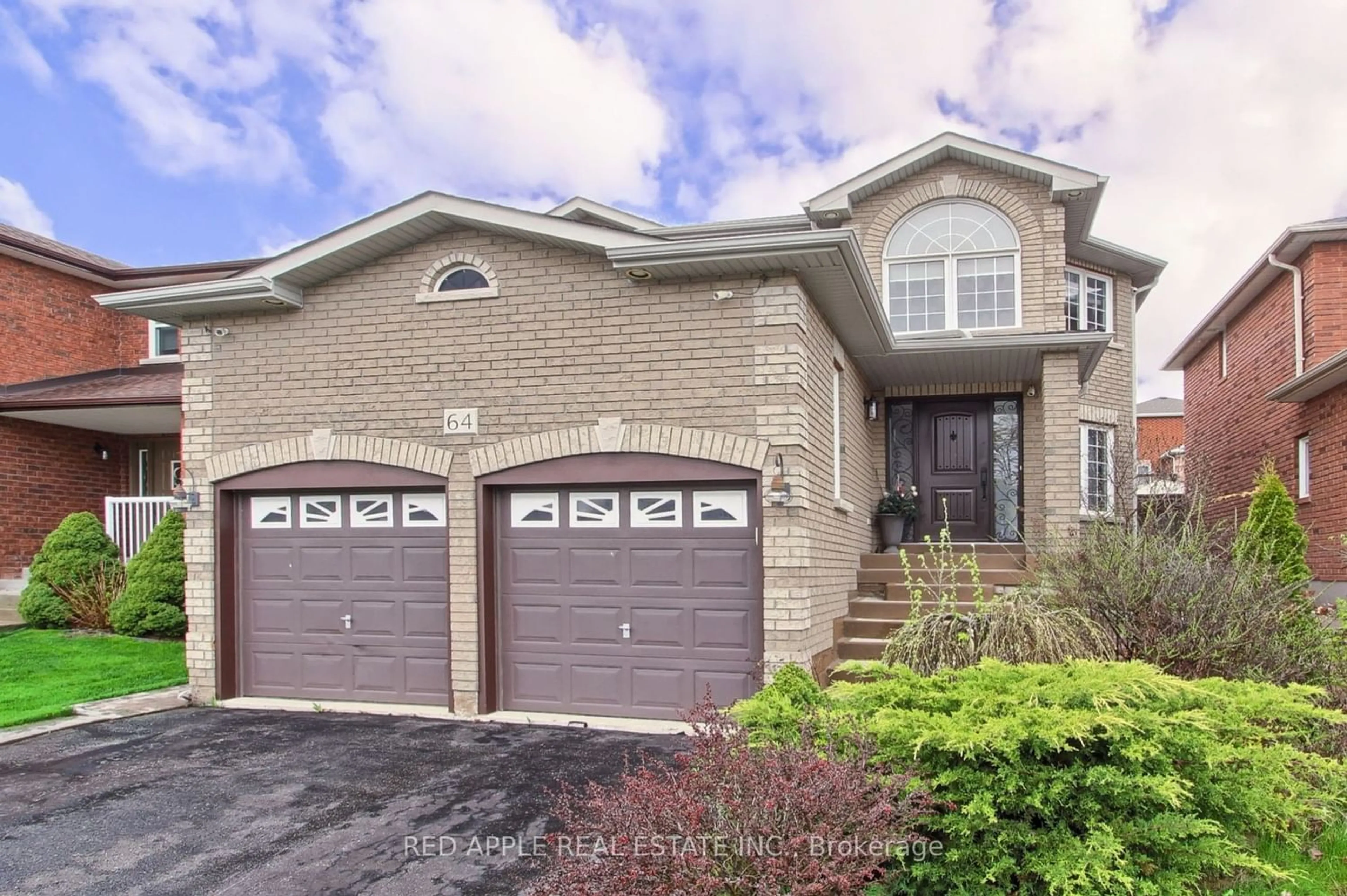 Home with brick exterior material for 64 Metcalfe Dr, Bradford West Gwillimbury Ontario L3Z 3C7