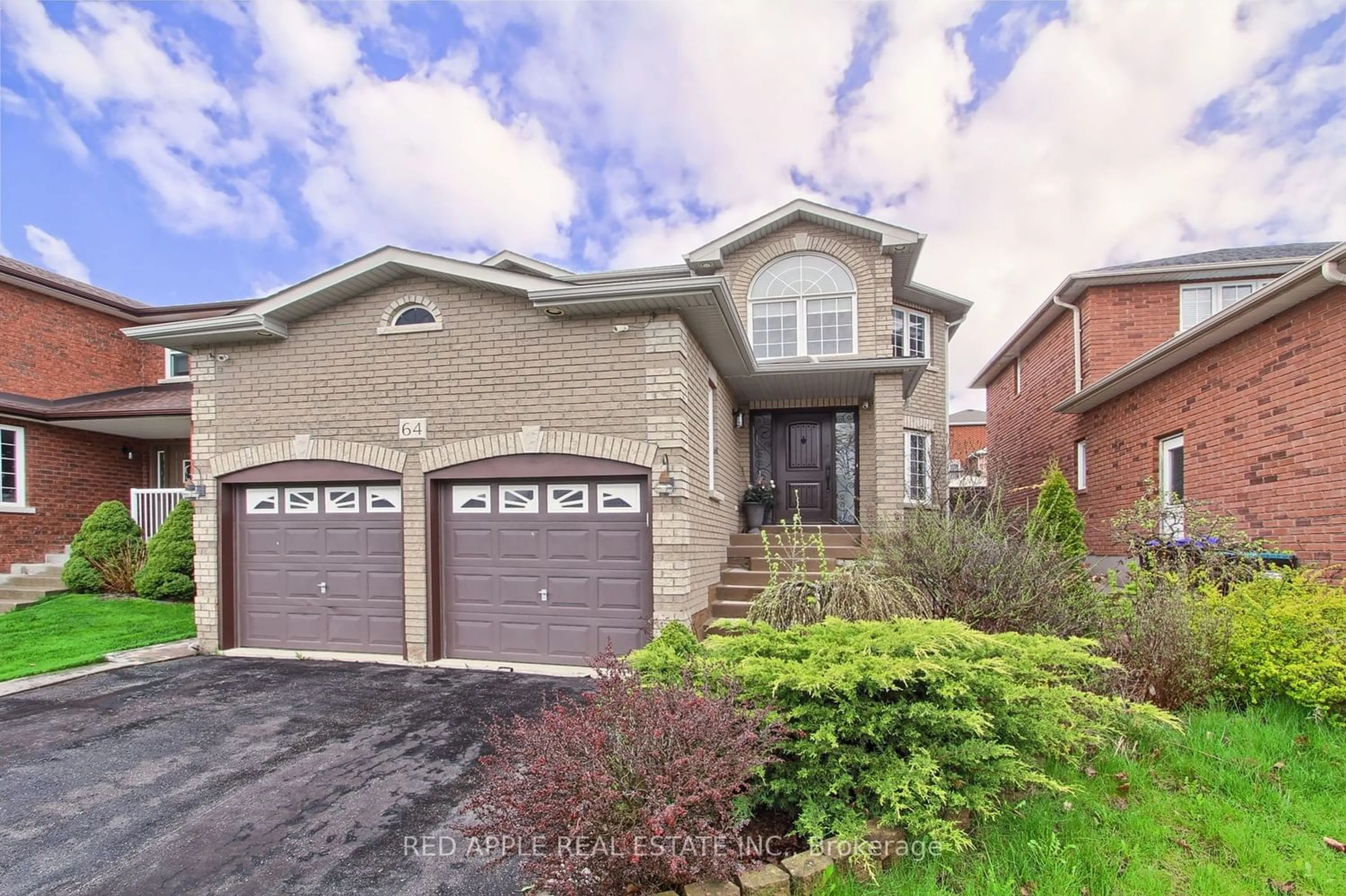 Frontside or backside of a home for 64 Metcalfe Dr, Bradford West Gwillimbury Ontario L3Z 3C7