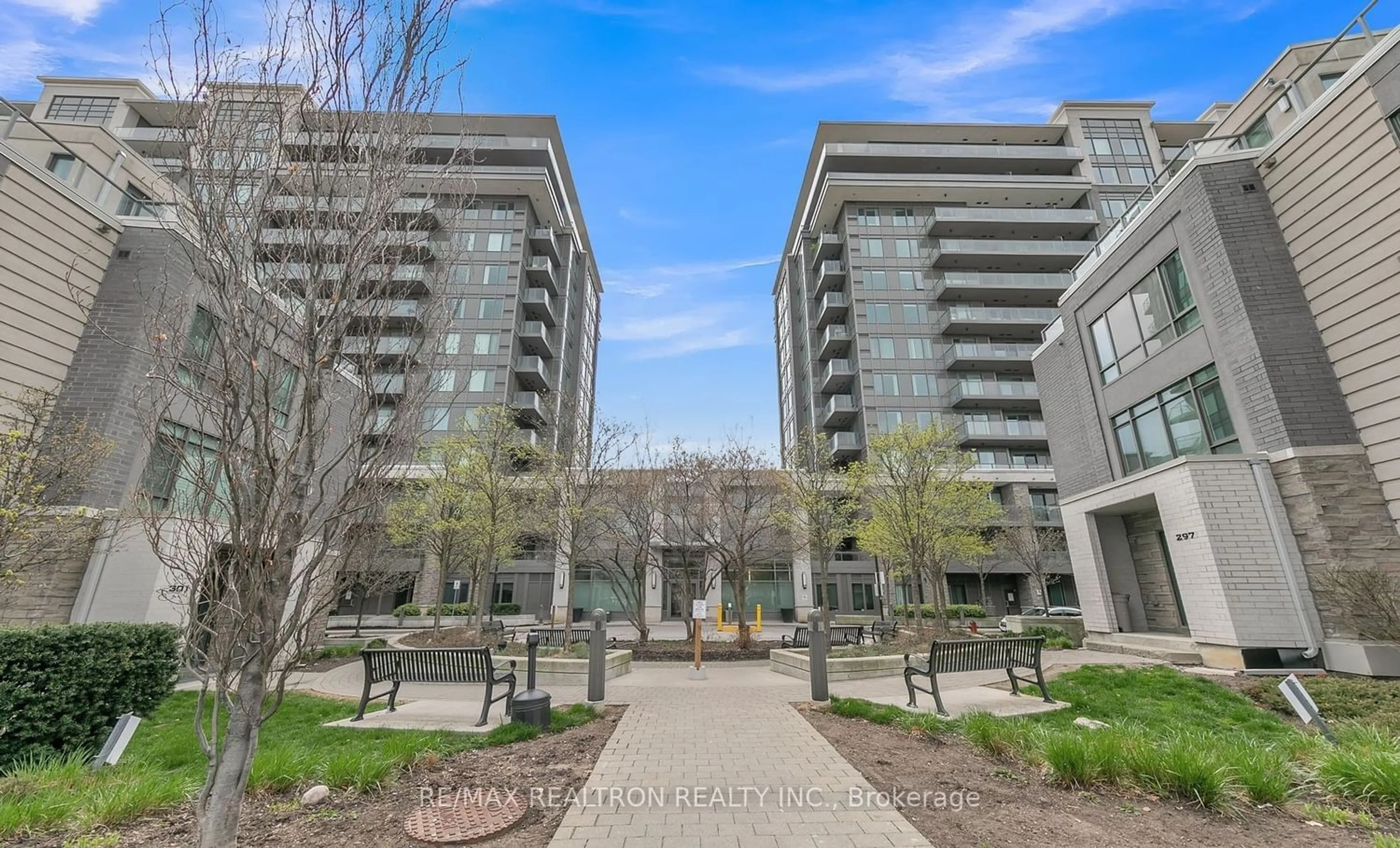 A pic from exterior of the house or condo for 325 South Park Rd #1019, Markham Ontario L3T 0B8
