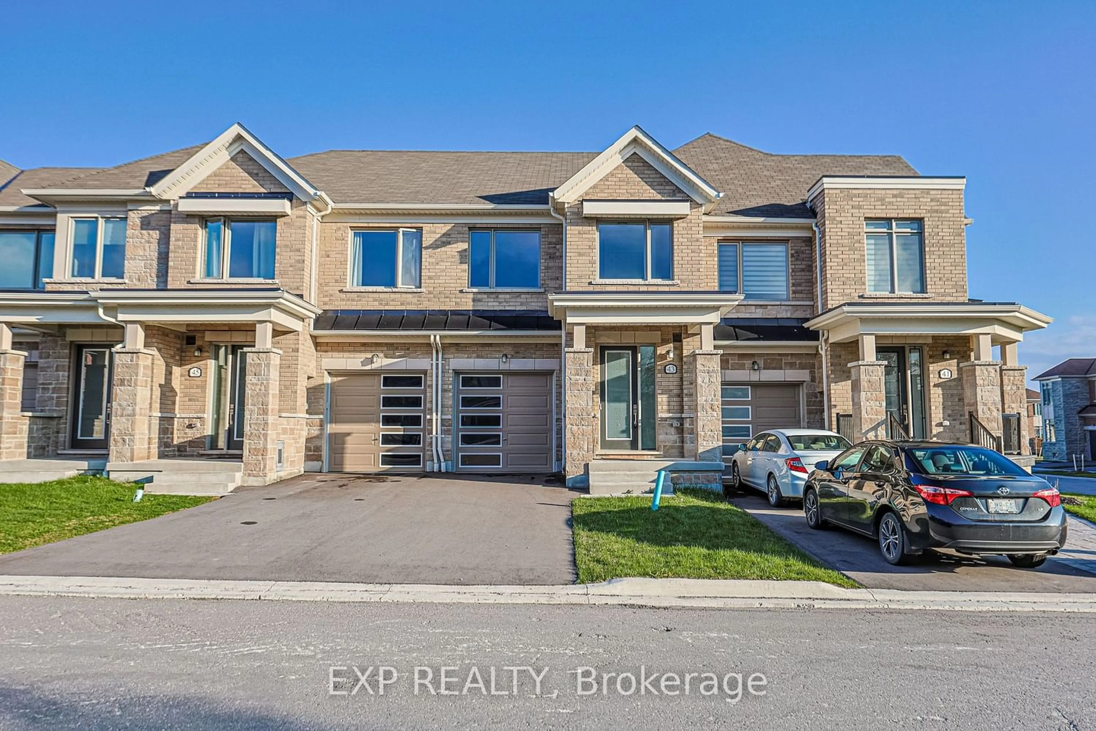 A pic from exterior of the house or condo for 43 Seedling Cres, Whitchurch-Stouffville Ontario L4A 4V5