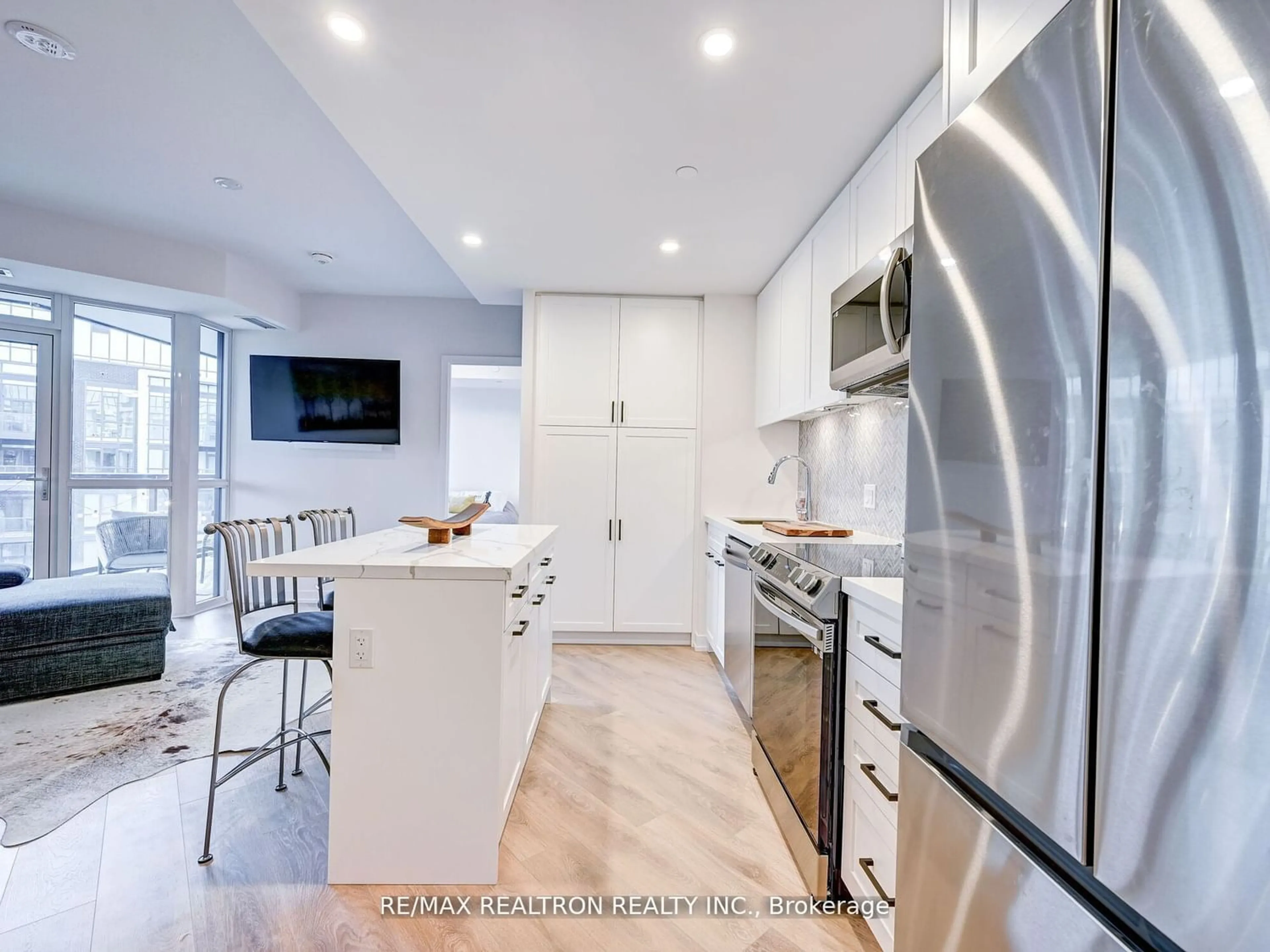 Contemporary kitchen for 415 Sea Ray Ave #327, Innisfil Ontario L9S 0R5