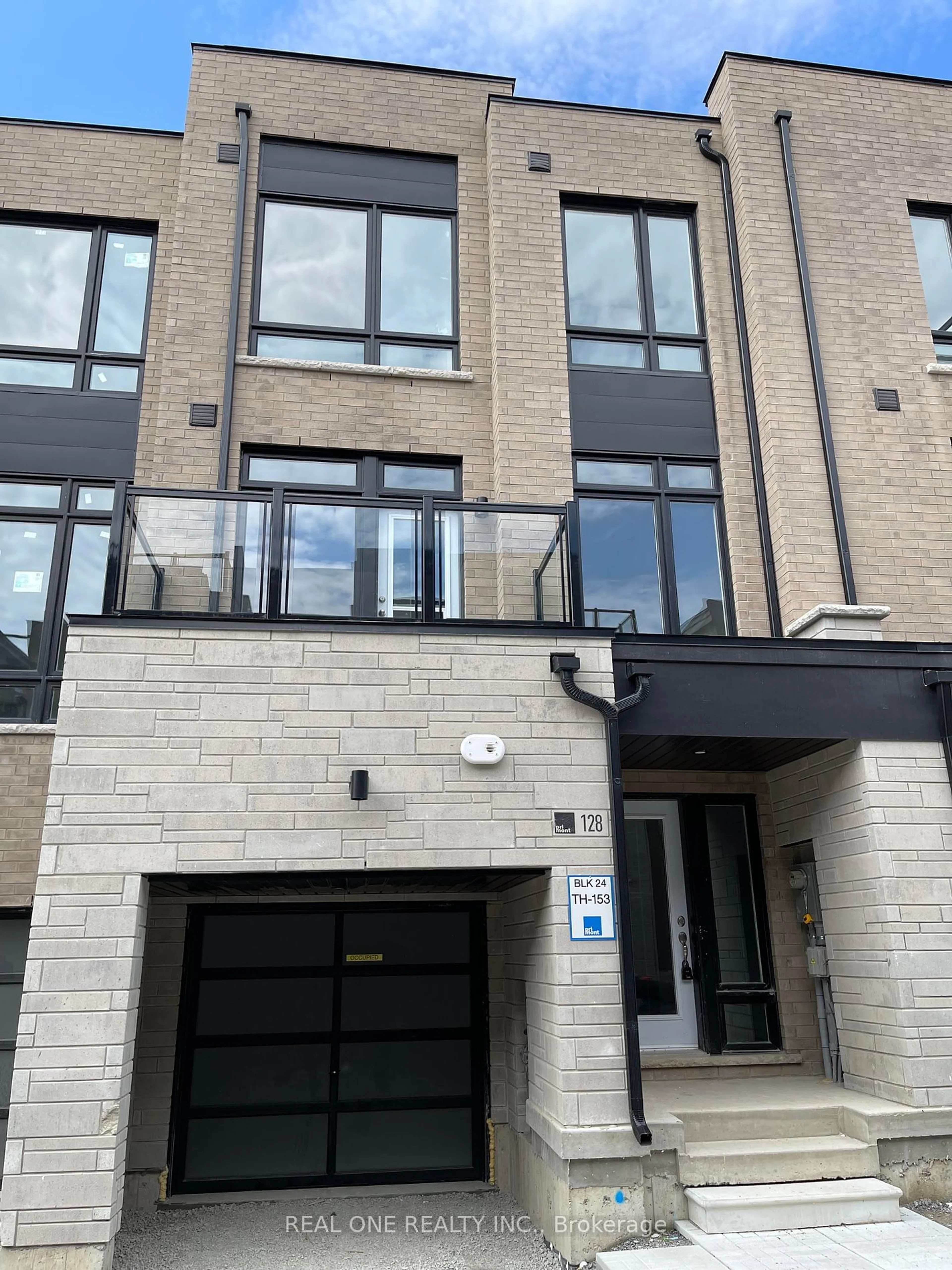 A pic from exterior of the house or condo for 128 Credit Lane, Richmond Hill Ontario L4E 1G9