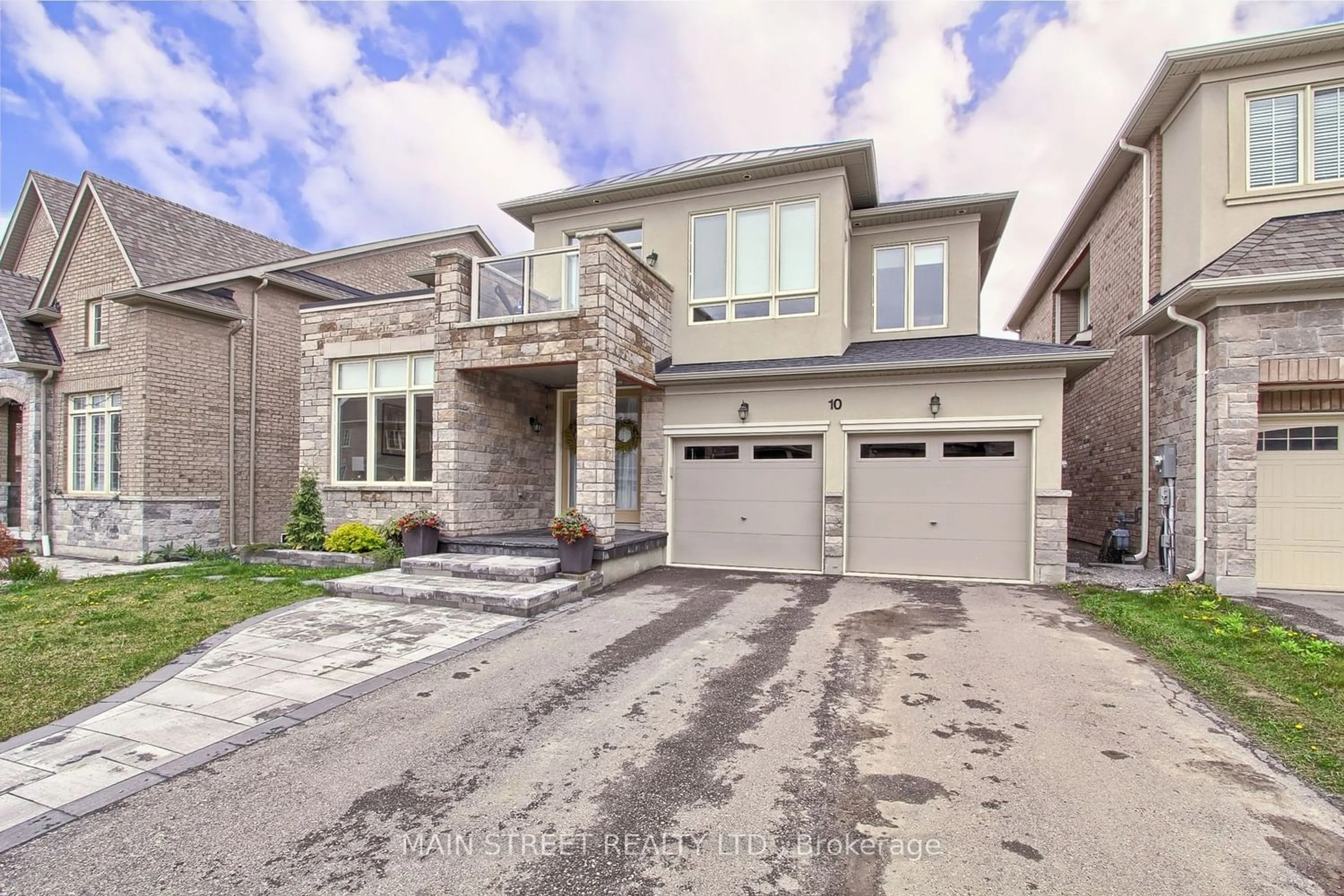Home with brick exterior material for 10 Mondial Cres, East Gwillimbury Ontario L9N 0S1
