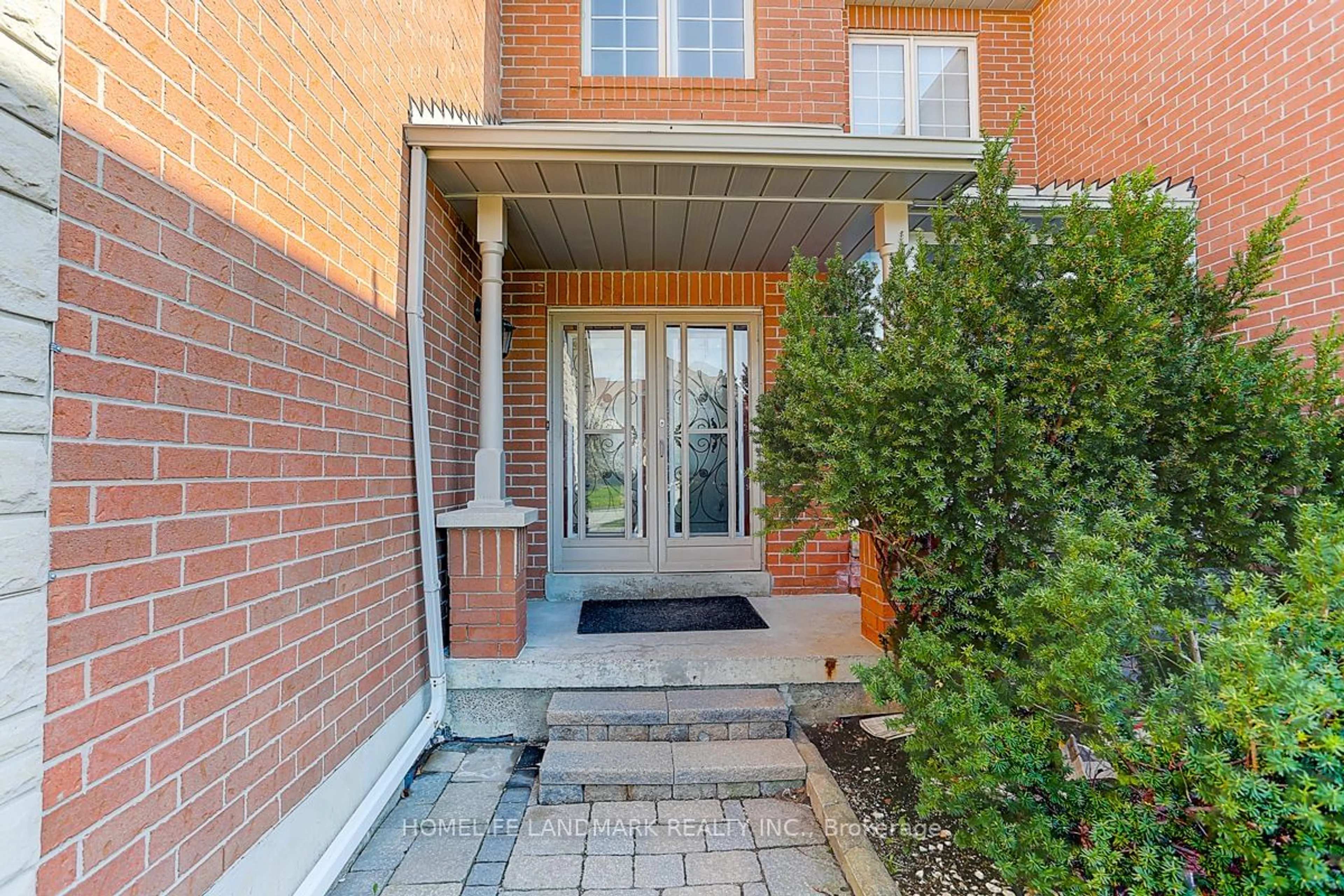 Indoor entryway for 35 Nottingham Dr, Richmond Hill Ontario L4S 1Z6