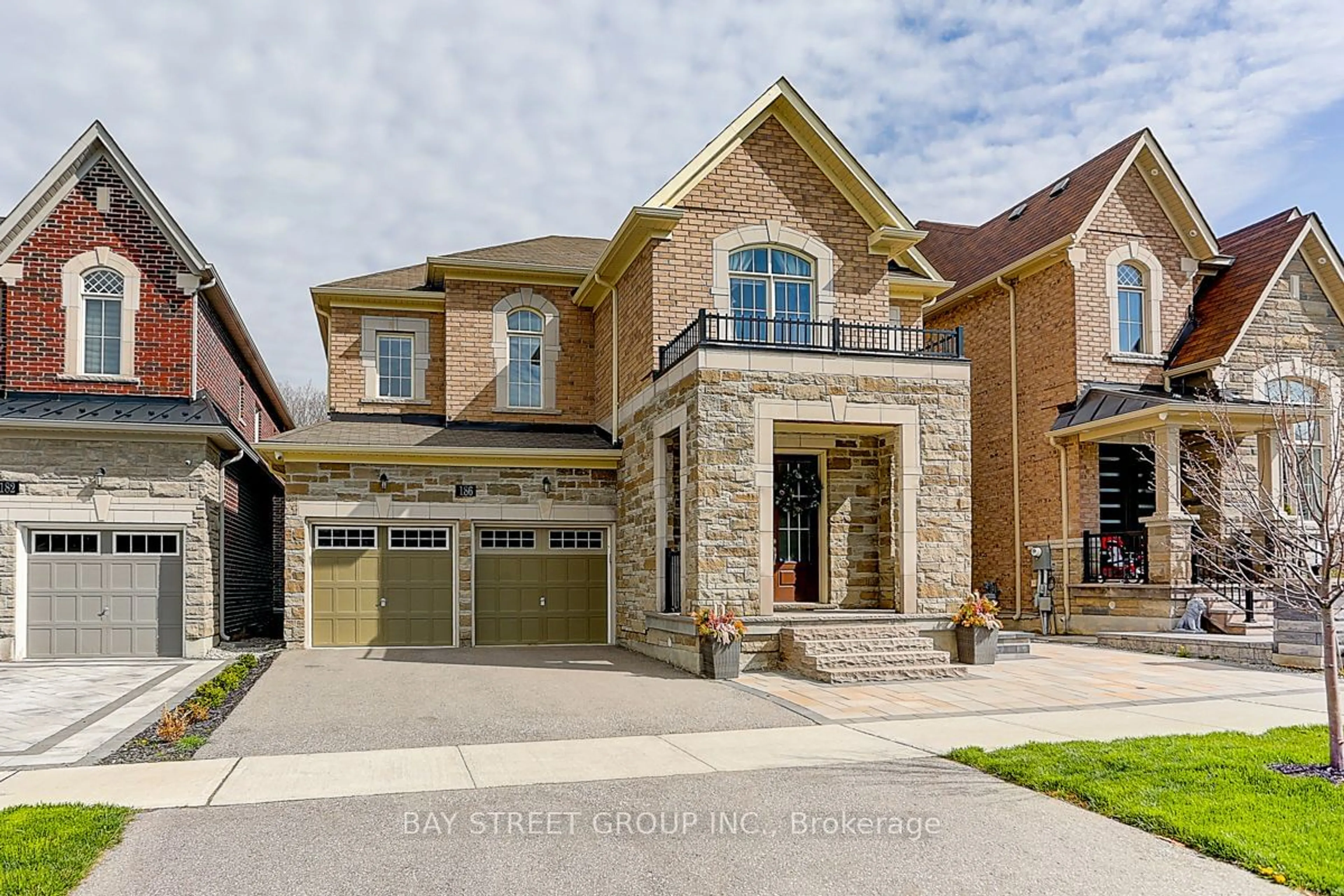 Home with brick exterior material for 186 Conklin Cres, Aurora Ontario L4G 0Z2