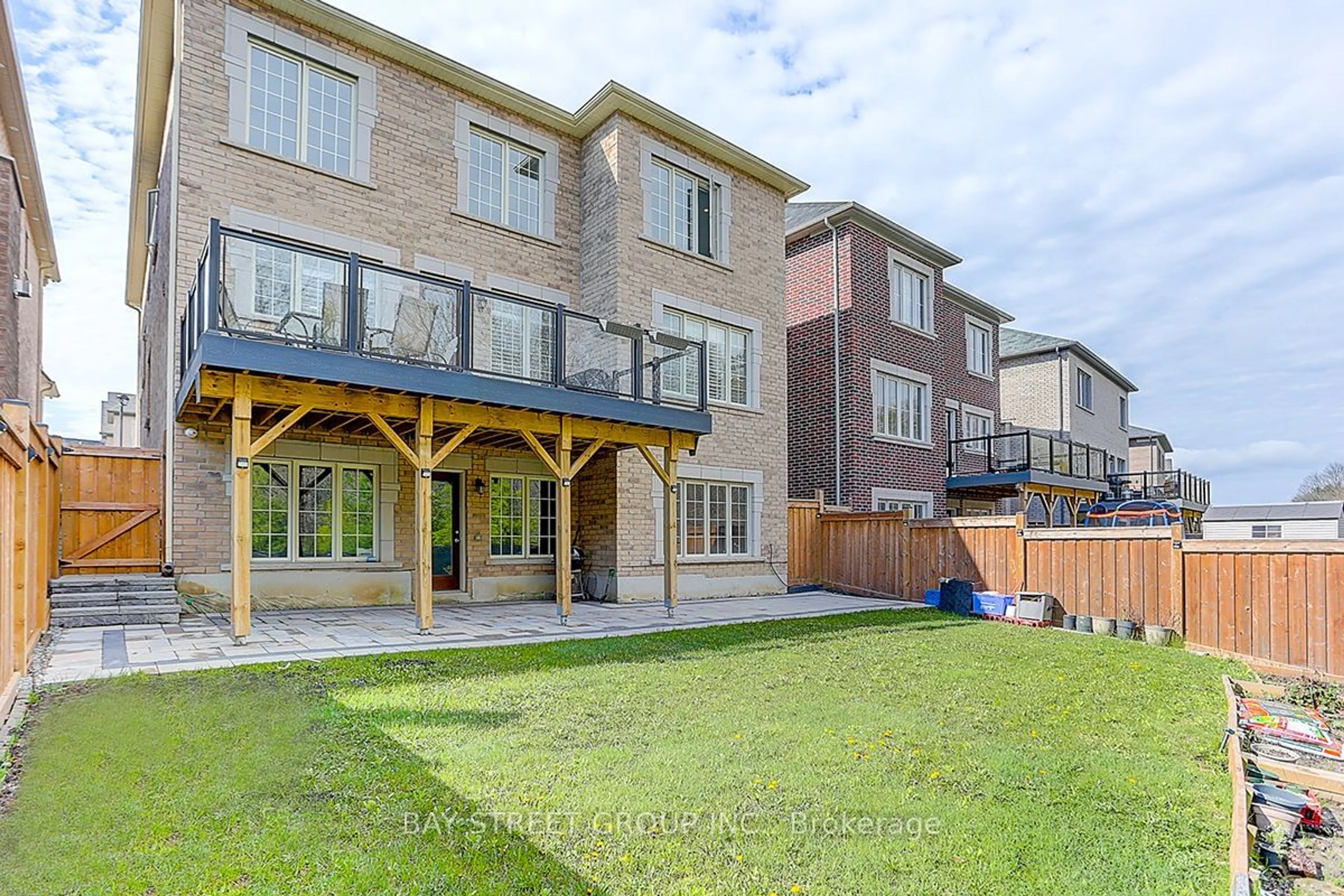 Frontside or backside of a home for 186 Conklin Cres, Aurora Ontario L4G 0Z2