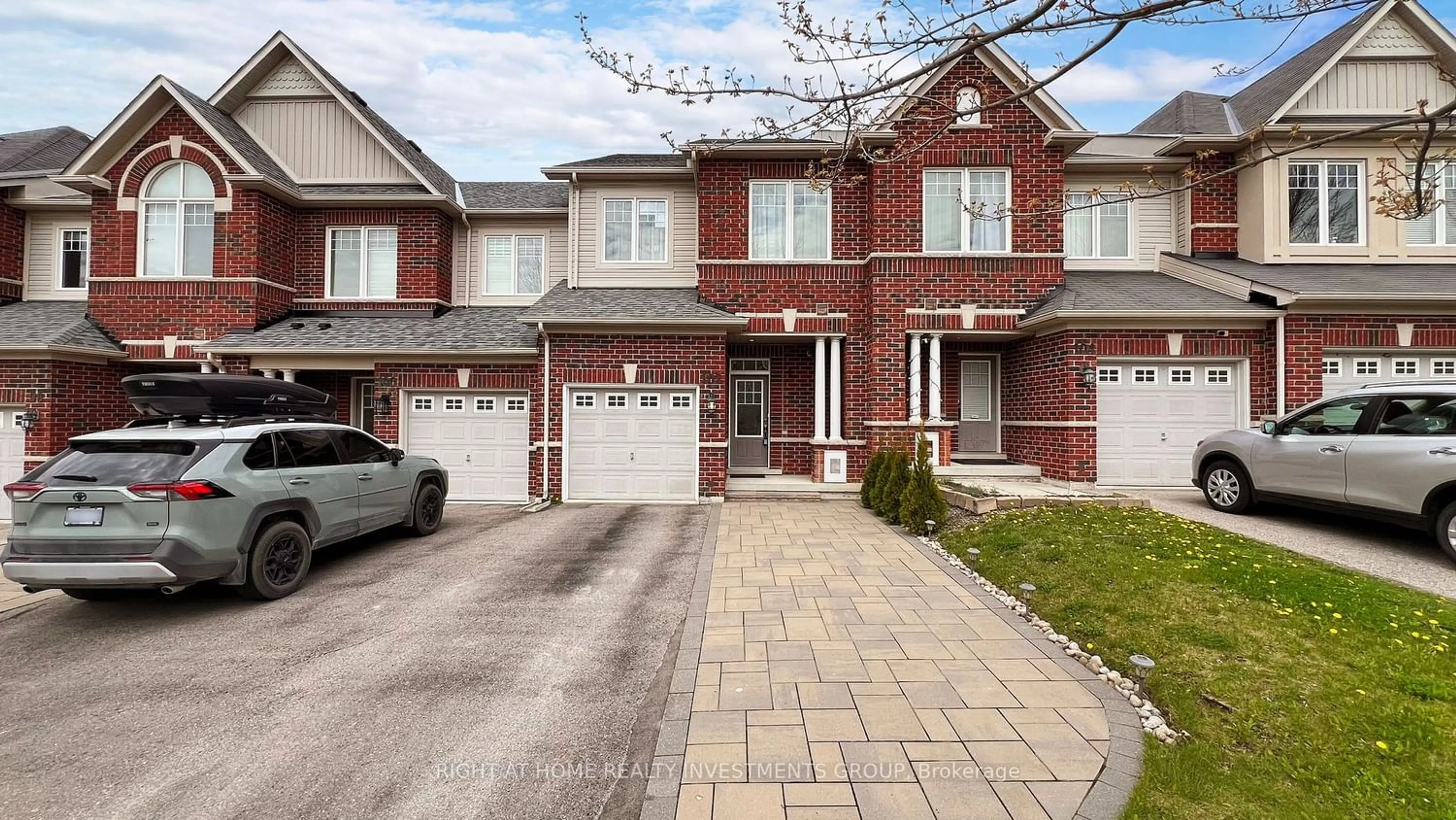 Home with brick exterior material for 102 Harvest Hills Blvd, Newmarket Ontario L9N 0B3