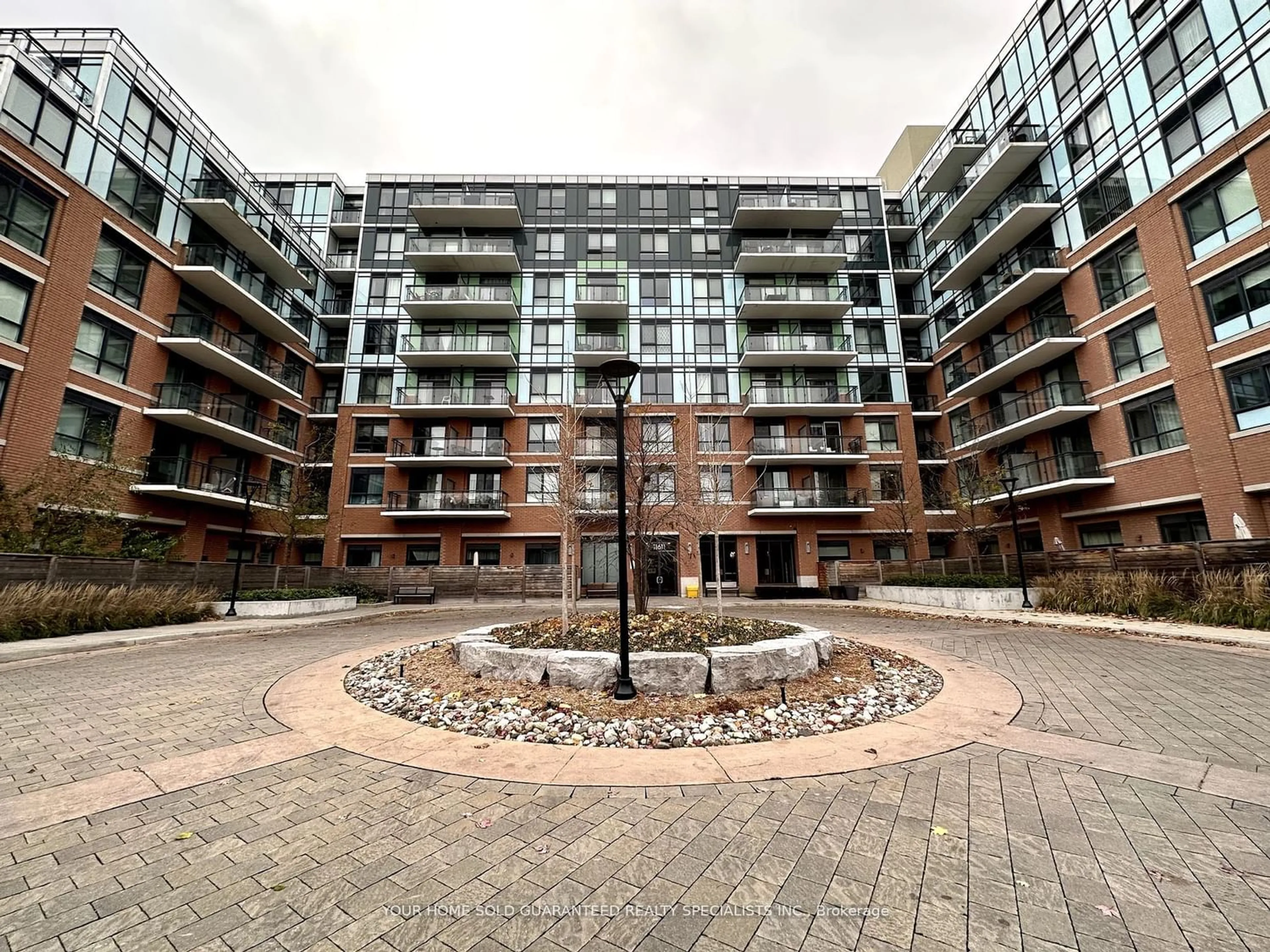 A pic from exterior of the house or condo for 11611 Yonge St #311, Richmond Hill Ontario L4E 1G2