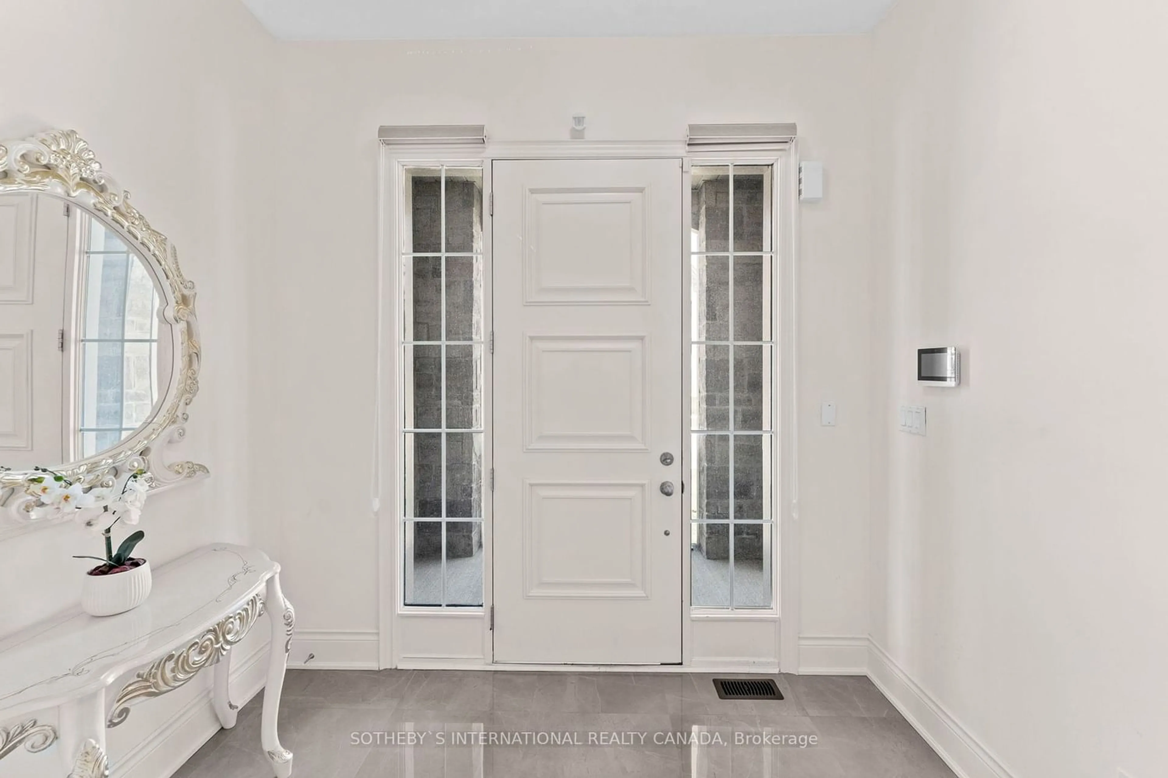 Indoor entryway, wood floors for 200 Farrell Rd, Vaughan Ontario L6A 0H9