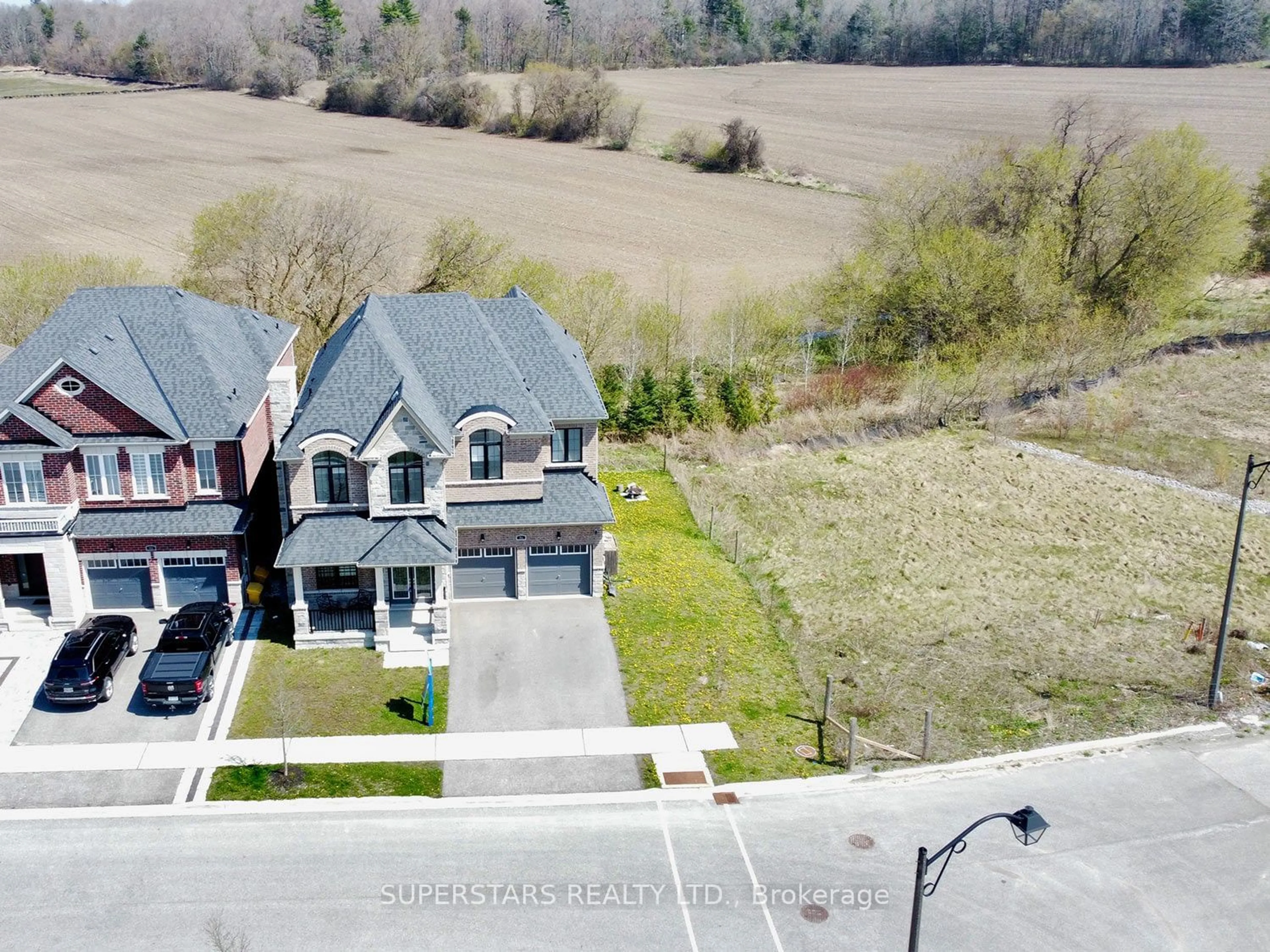 Frontside or backside of a home for 94 Carnaby Way, East Gwillimbury Ontario L9N 0R6