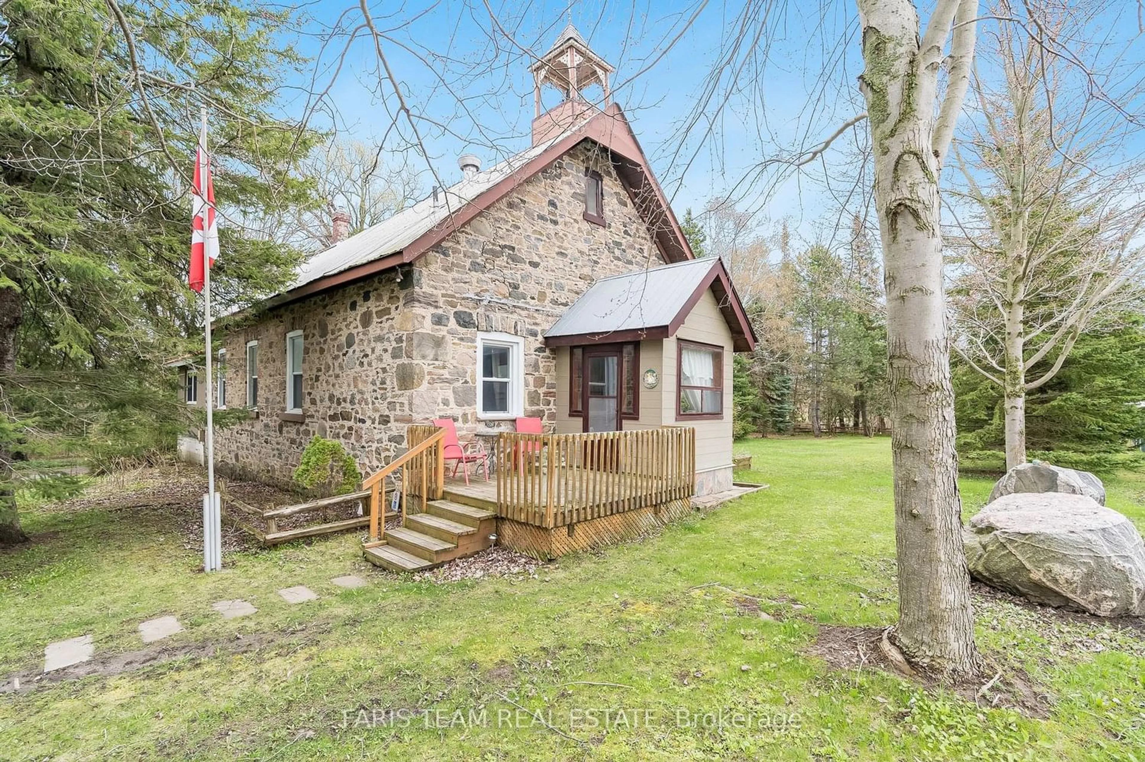 Cottage for 1497 7th Line, Innisfil Ontario L9S 4G3