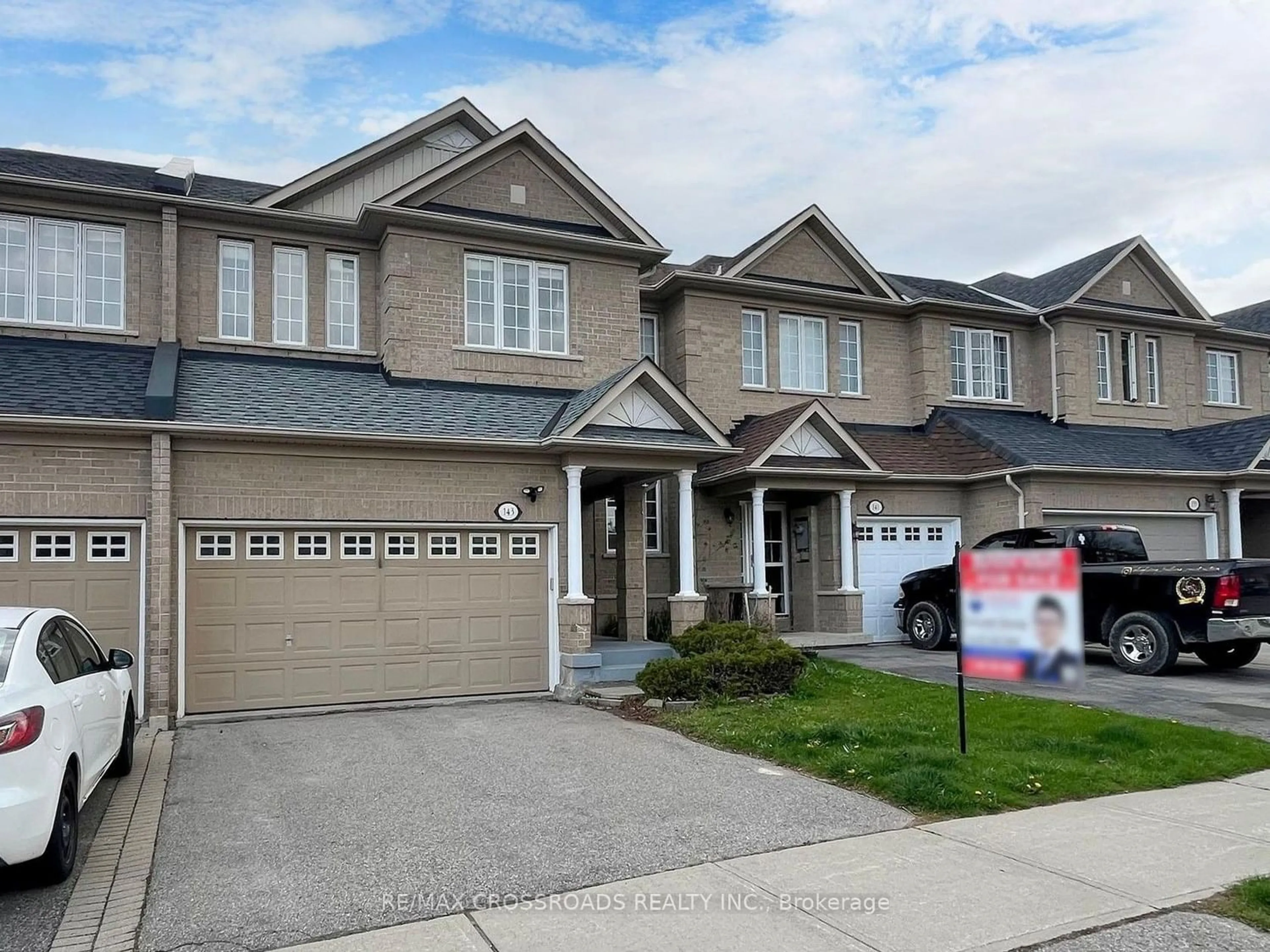 Frontside or backside of a home for 143 Millcliff Circ, Aurora Ontario L4G 7N8
