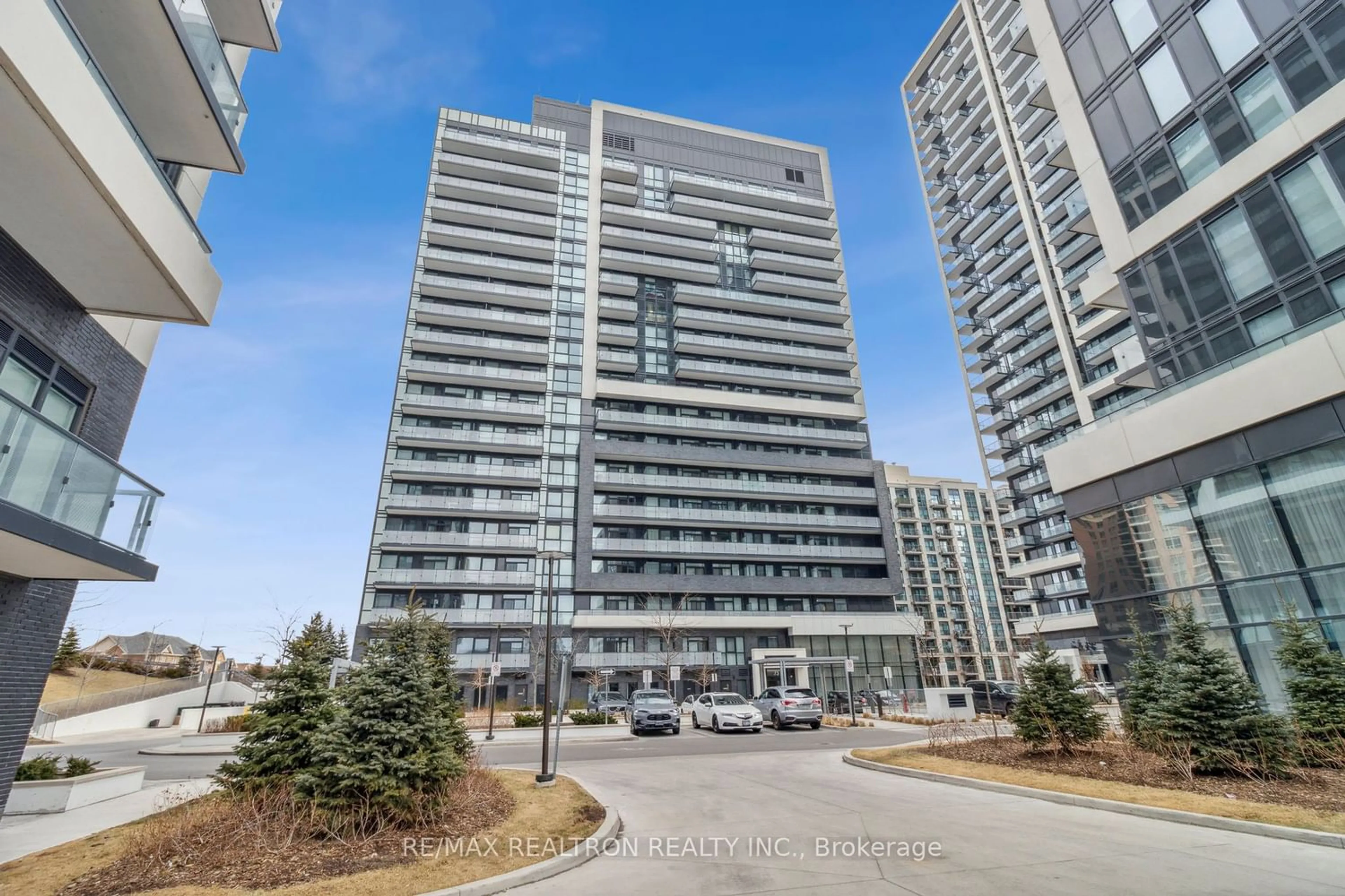 A pic from exterior of the house or condo for 75 Oneida Cres #310, Richmond Hill Ontario L4B 0H3