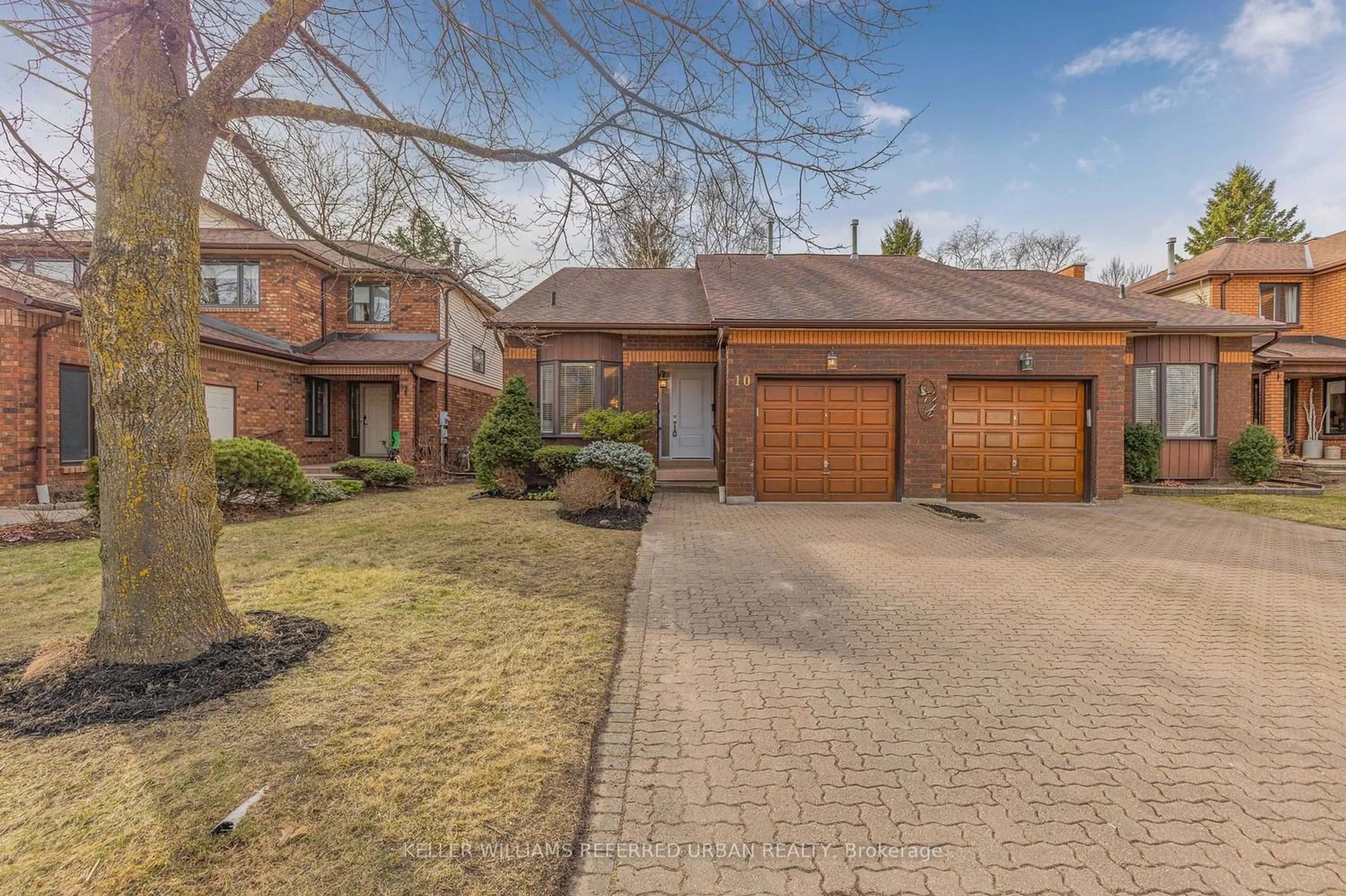 Home with brick exterior material for 10 Tanglewood Tr #31, New Tecumseth Ontario L9R 1S1