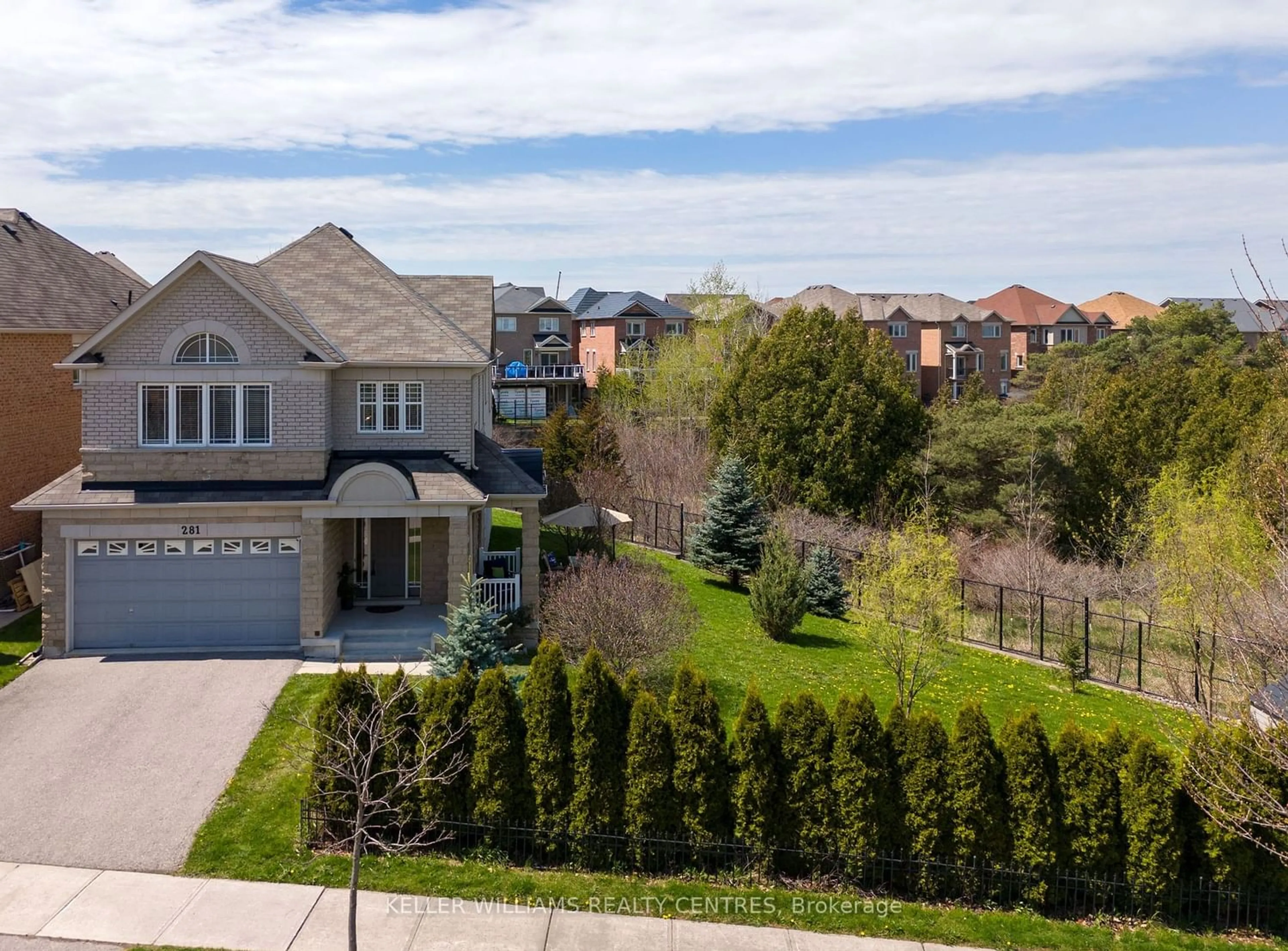 Frontside or backside of a home for 281 Ivy Jay Cres, Aurora Ontario L4G 0E7