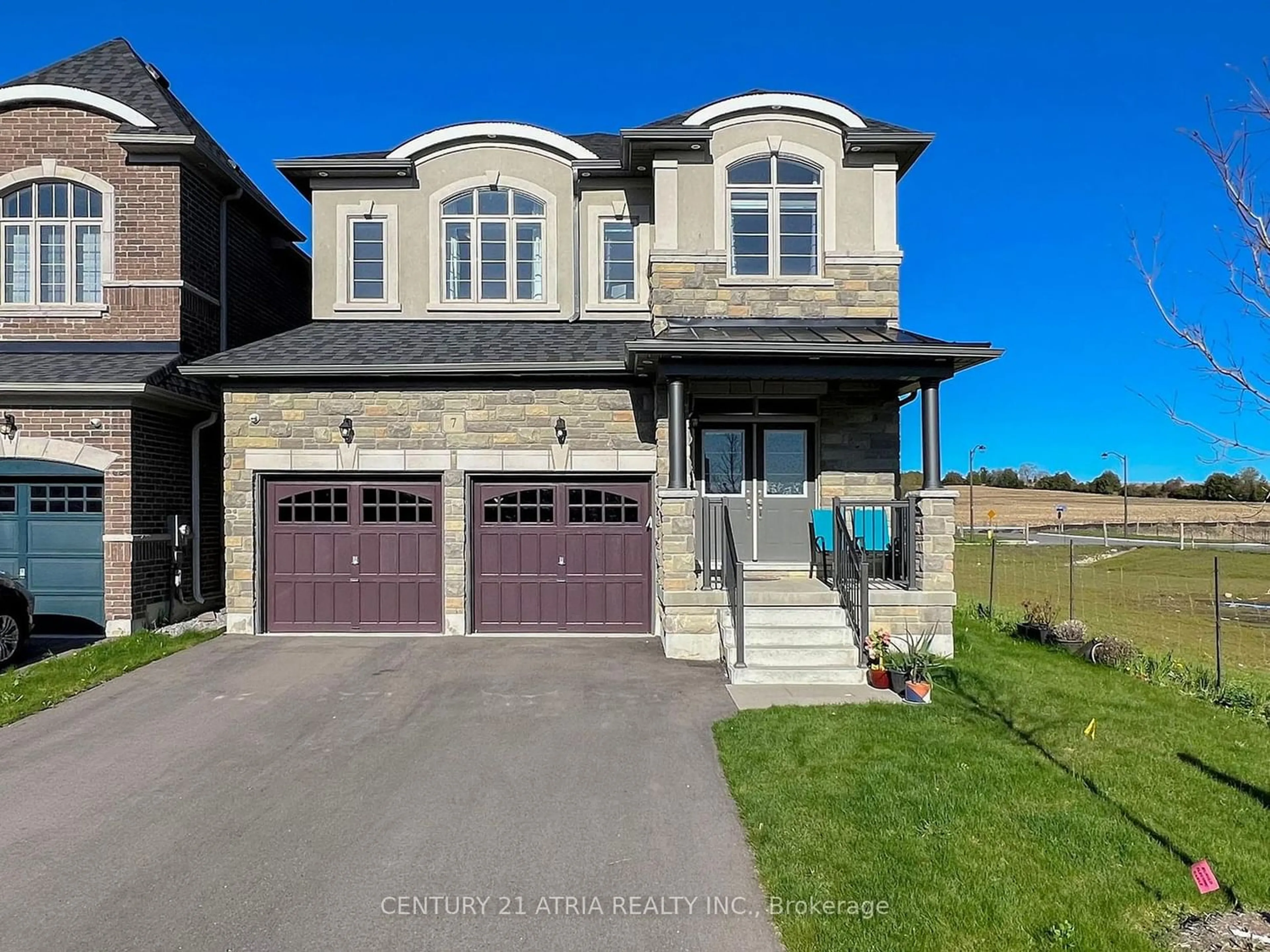 Frontside or backside of a home for 7 Betty May Cres, East Gwillimbury Ontario L9N 0Z9