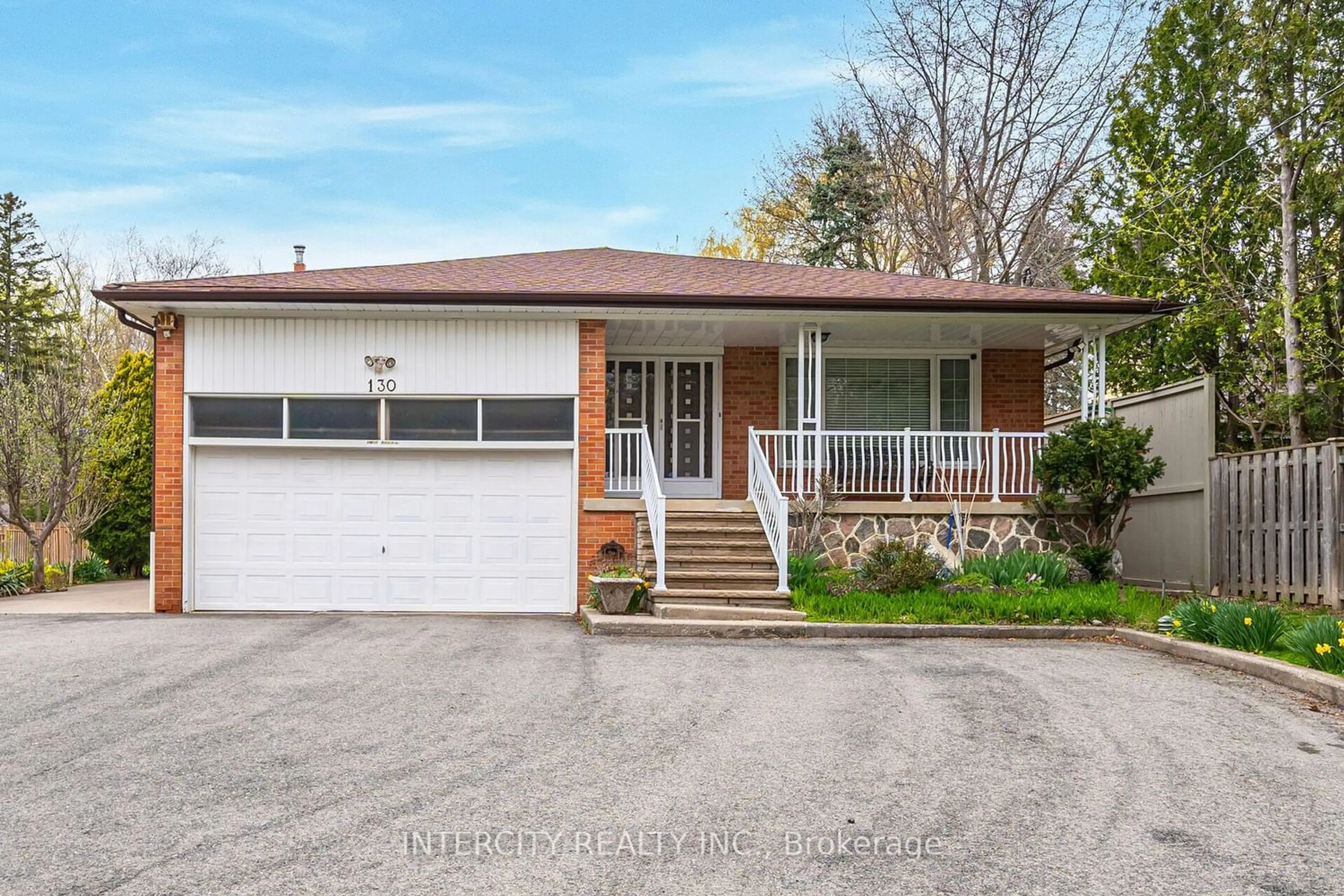 Frontside or backside of a home for 130 Centre St, Vaughan Ontario L4C 3P7