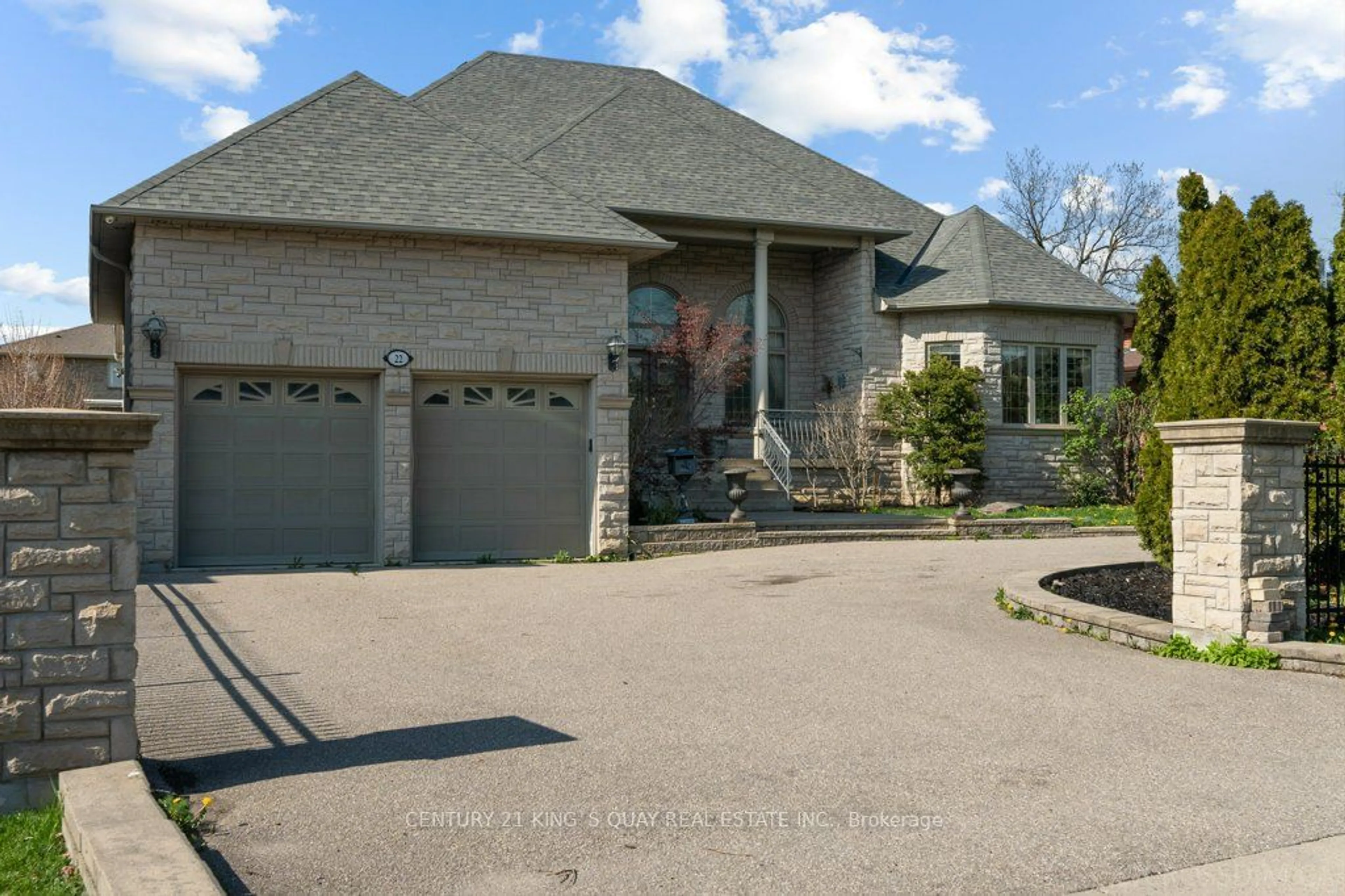 Frontside or backside of a home for 22 Garden Ave, Richmond Hill Ontario L4C 6L9