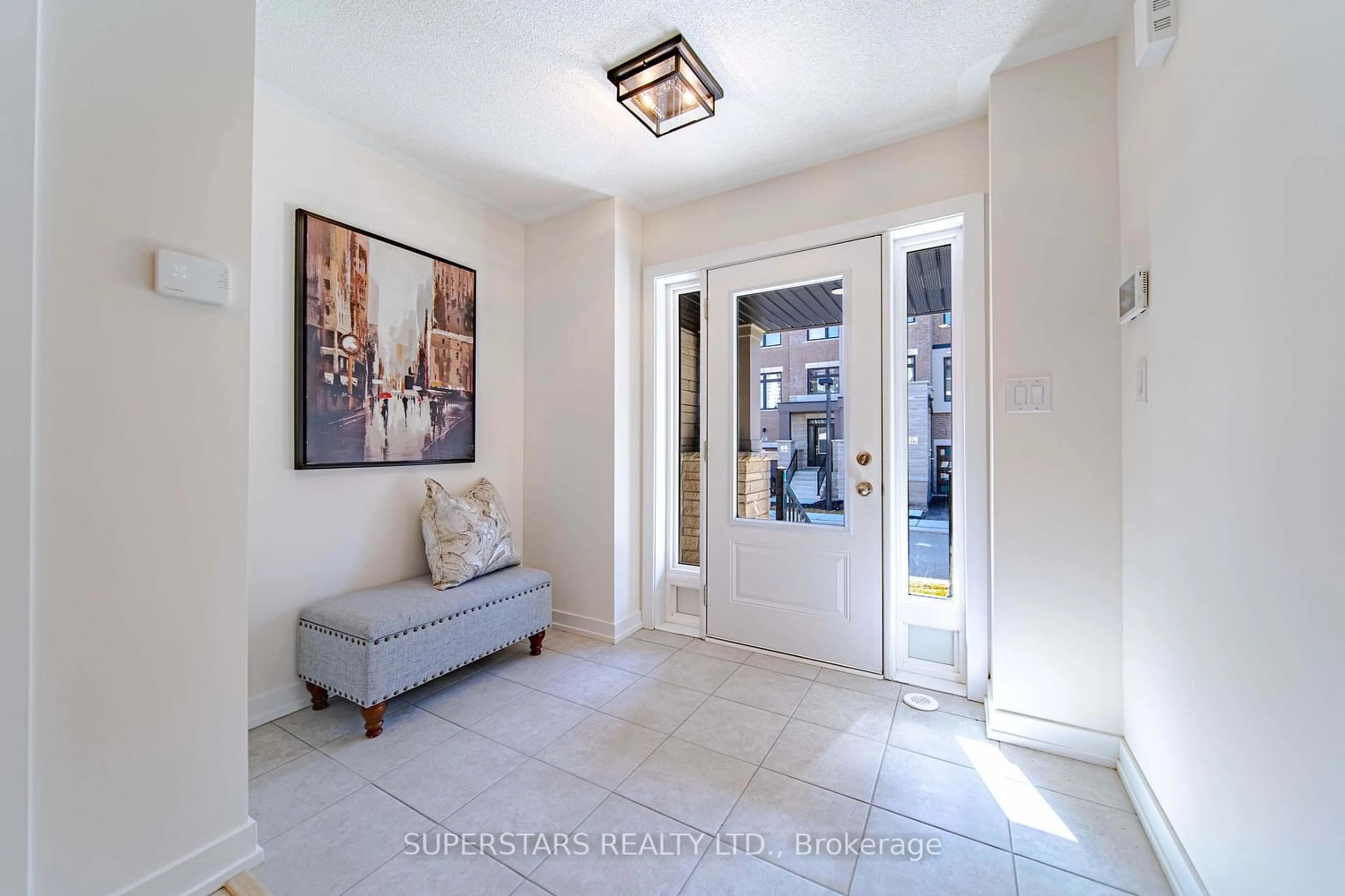 Indoor entryway for 82 Riley Reed Lane, Richmond Hill Ontario L4S 0M3