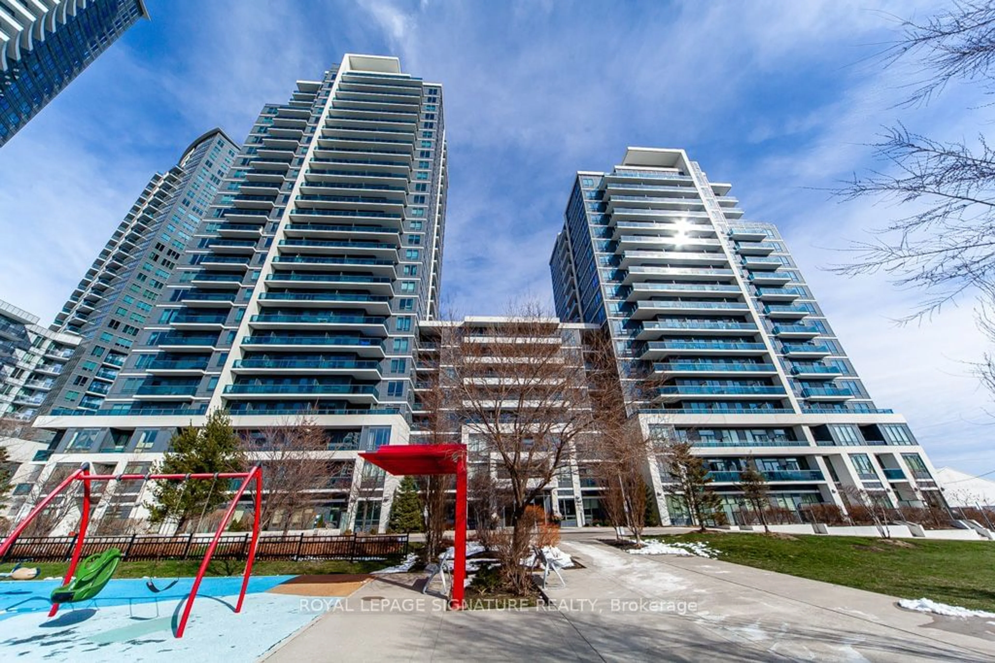 A pic from exterior of the house or condo for 7165 Yonge St #905, Markham Ontario L3T 0C9