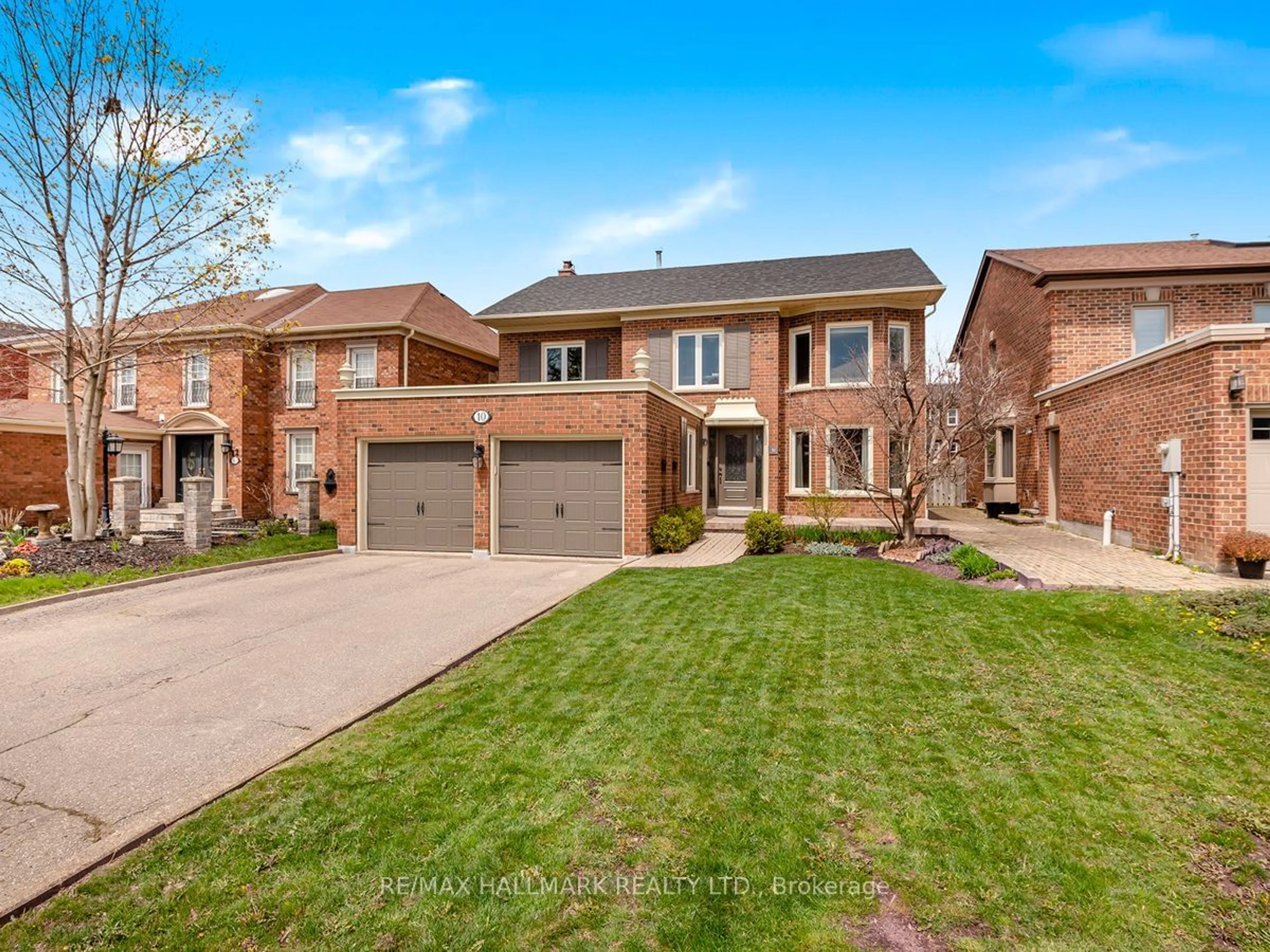 Frontside or backside of a home for 10 Cowles Crt, Richmond Hill Ontario L4C 9A7