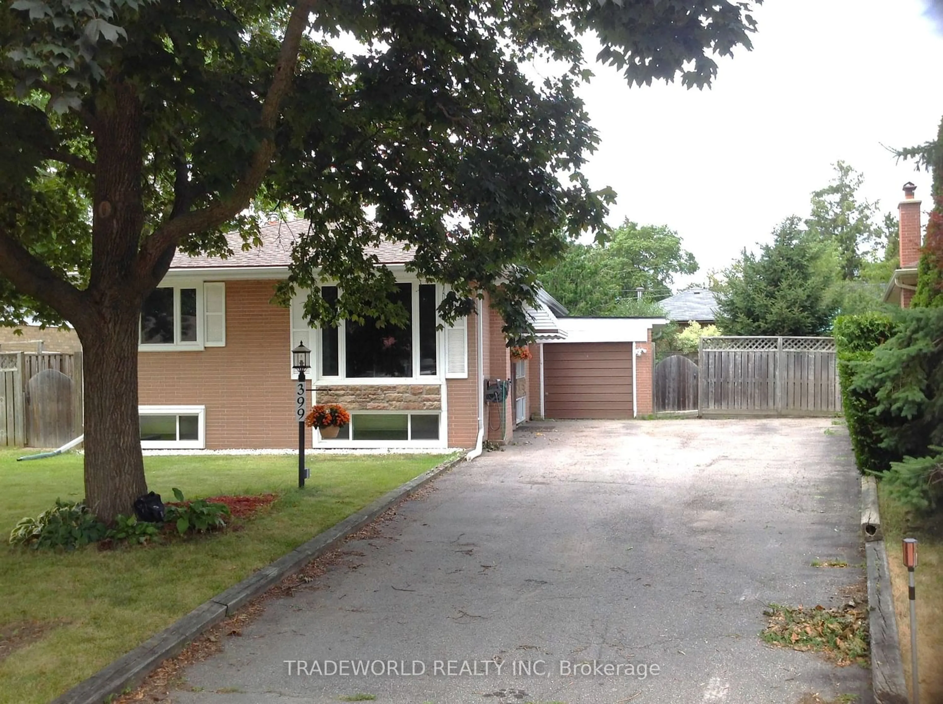 Frontside or backside of a home for 399 Allen Crt, Richmond Hill Ontario L4C 1G4