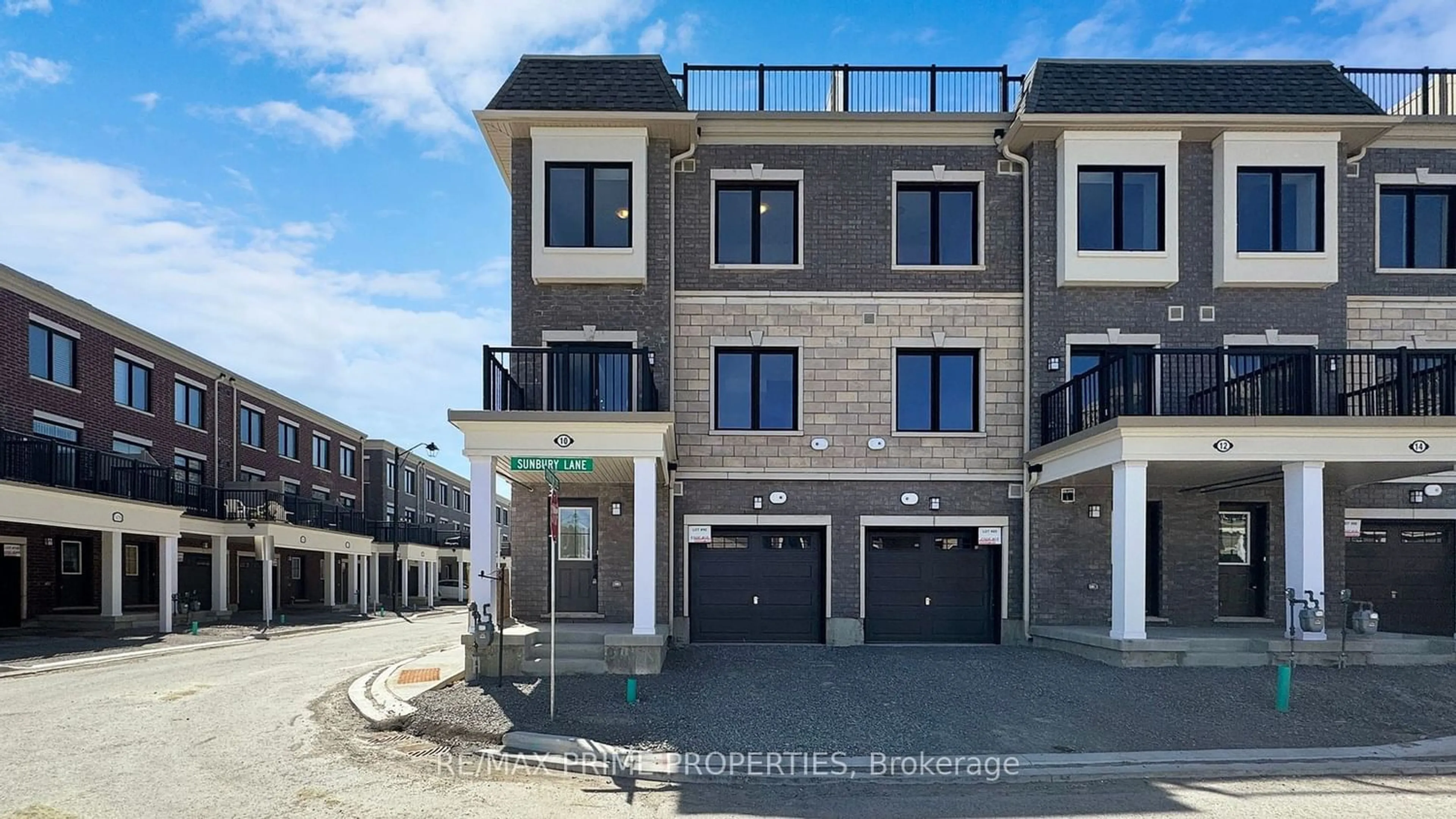 A pic from exterior of the house or condo for 10 Sunbury Lane, Whitchurch-Stouffville Ontario L4A 7X5