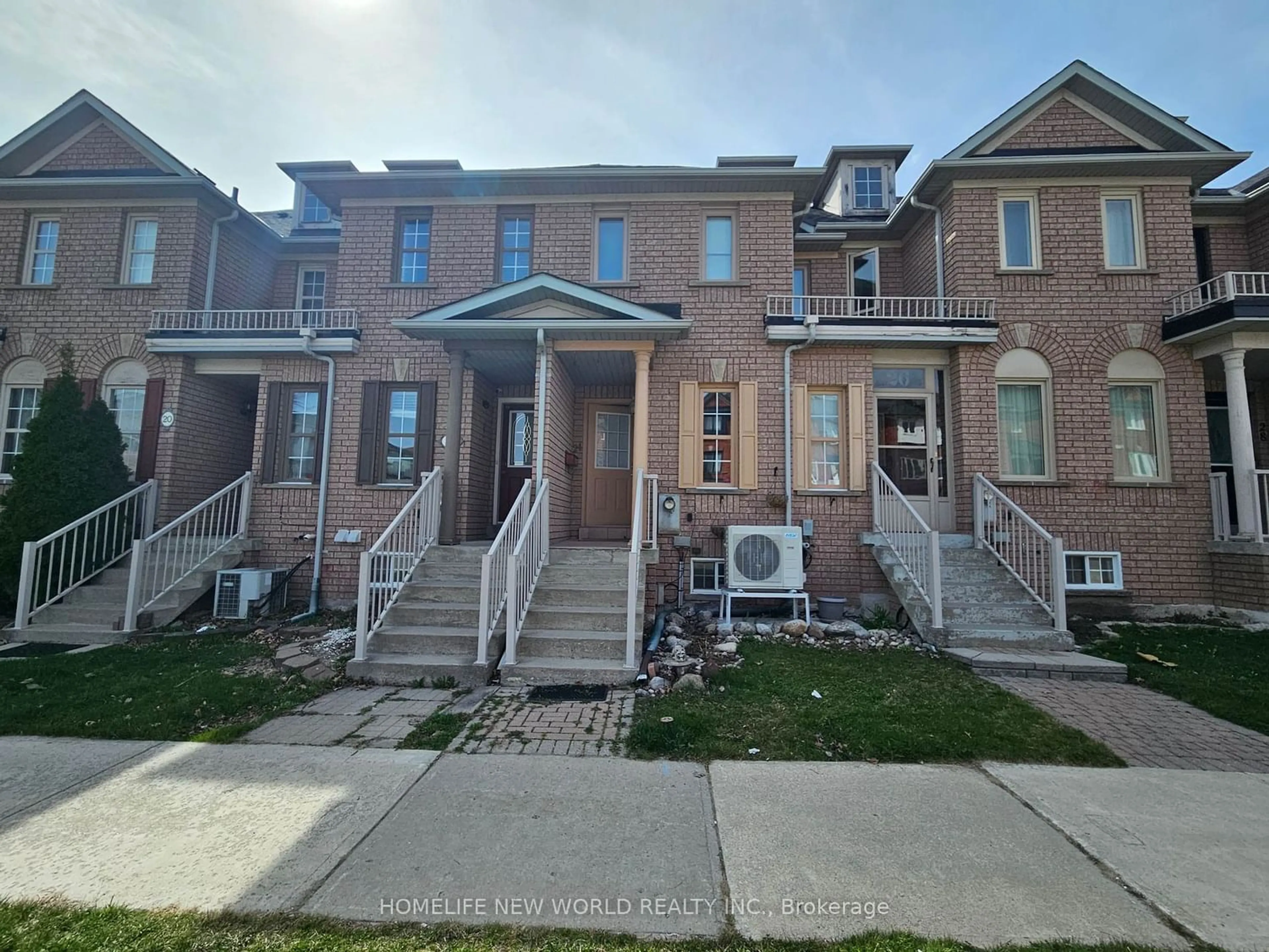 A pic from exterior of the house or condo for 24 Ellesmere St, Richmond Hill Ontario L4B 4E1