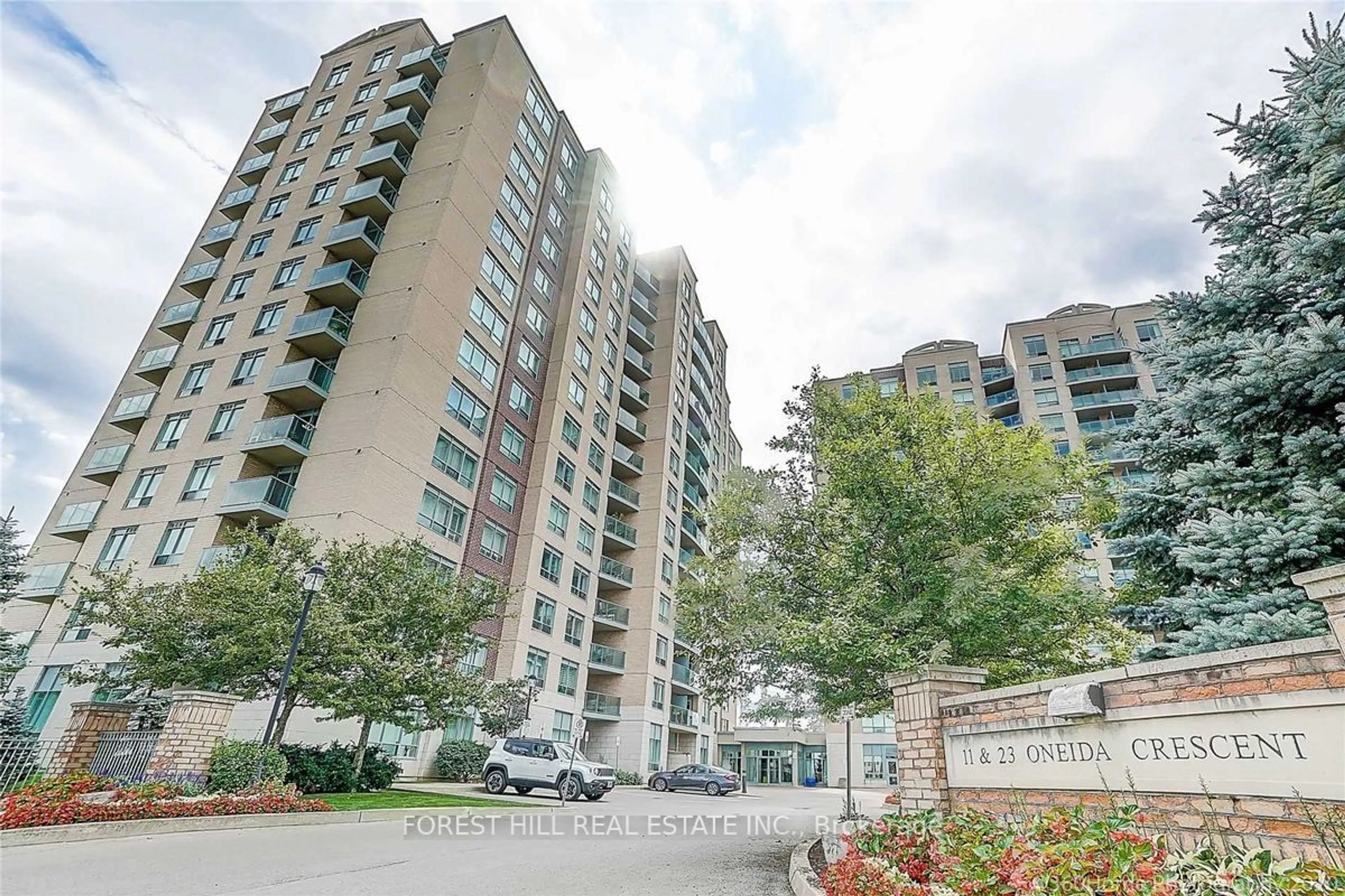A pic from exterior of the house or condo for 11 Oneida Cres #1010, Richmond Hill Ontario L4B 0A1