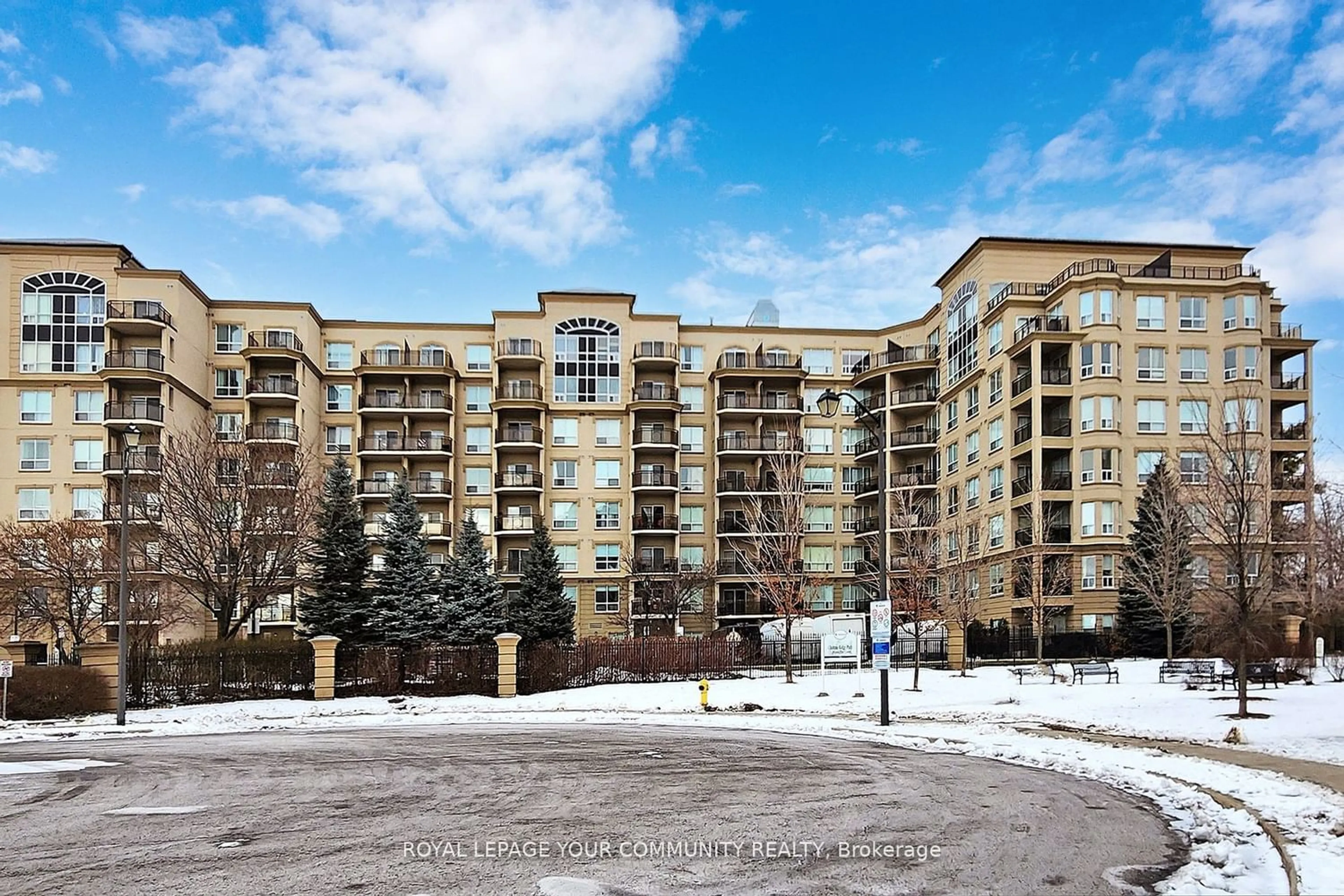 A pic from exterior of the house or condo for 2 Maison Parc Crt #821, Vaughan Ontario L4J 9K4